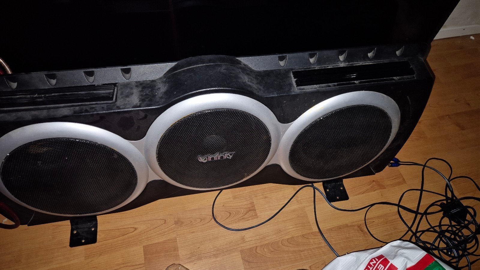 Infinity BassLink T Subwoofer met Ingebouwde Versterker, Gebruikt, Inclusief kabels, Subwoofer, Ophalen of Verzenden