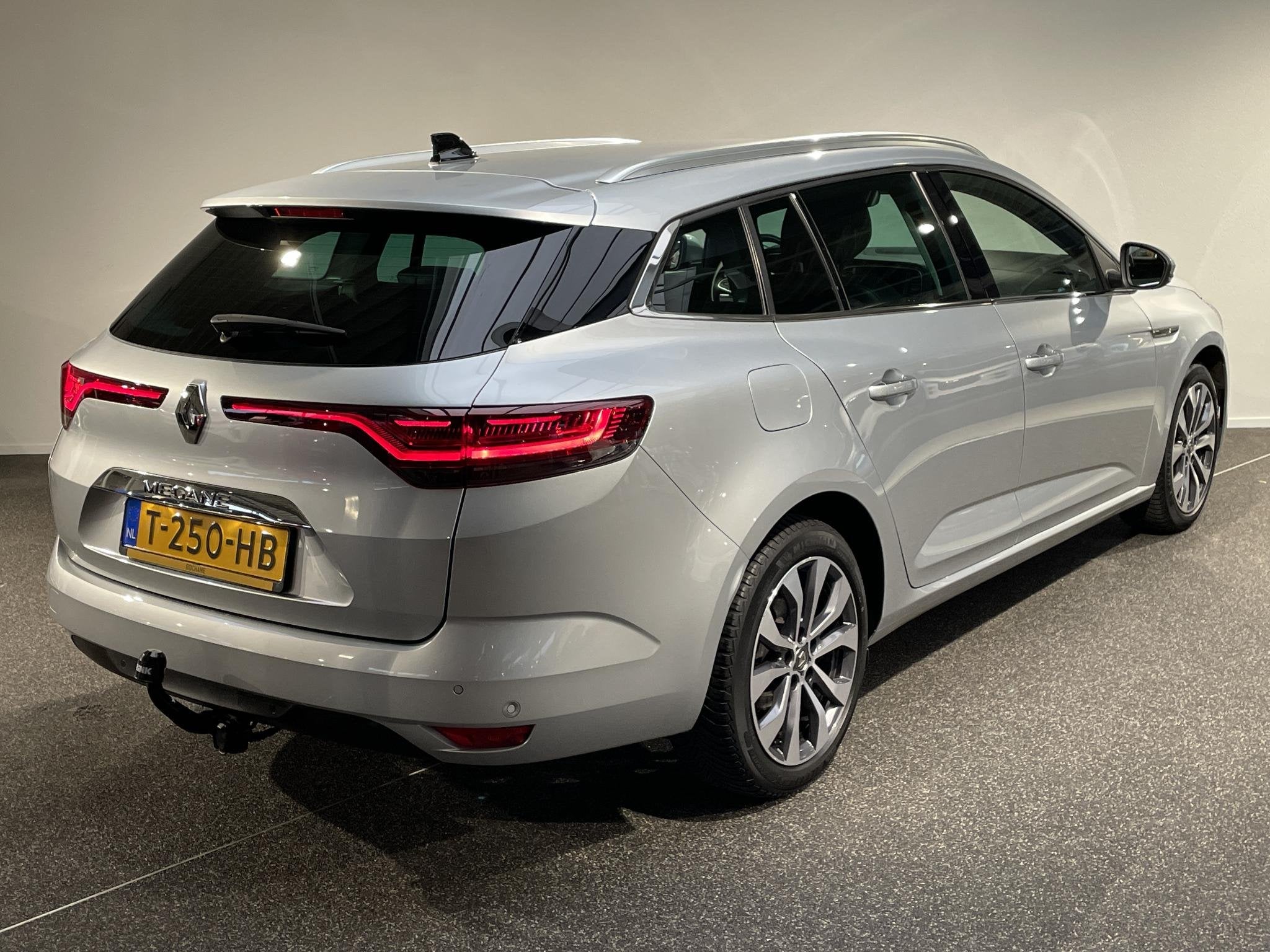 Renault Mégane Estate 1.3 TCe 140 Techno | Automaat | Trekh, Stof, Gebruikt, 4 cilinders, Met garantie (alle)