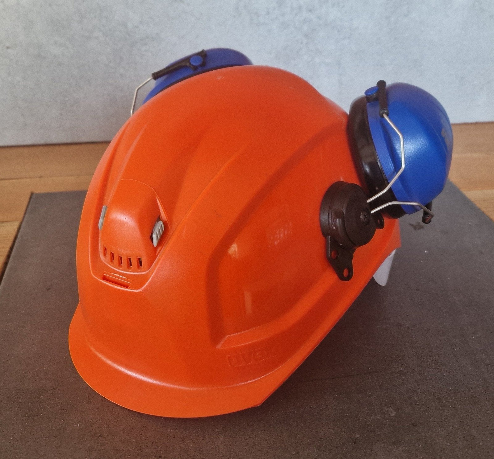 Nieuwe Uvex veiligheidshelm met 3M gehoorbescherming, Ophalen of Verzenden, Nieuw