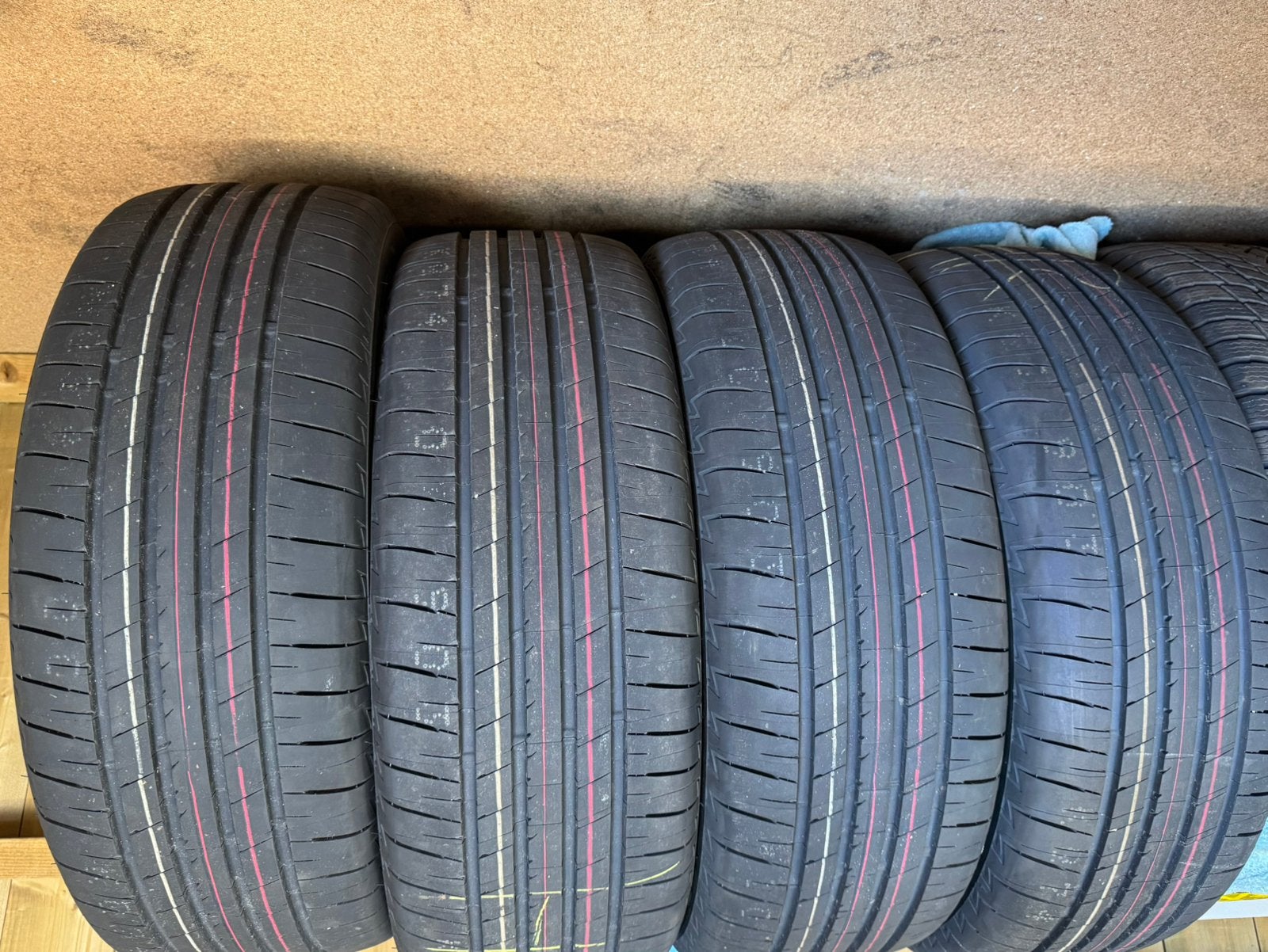 4 Stuks Bridgestone zomerbanden 215 x 55 x 18 , 5km jong TOP, Ophalen