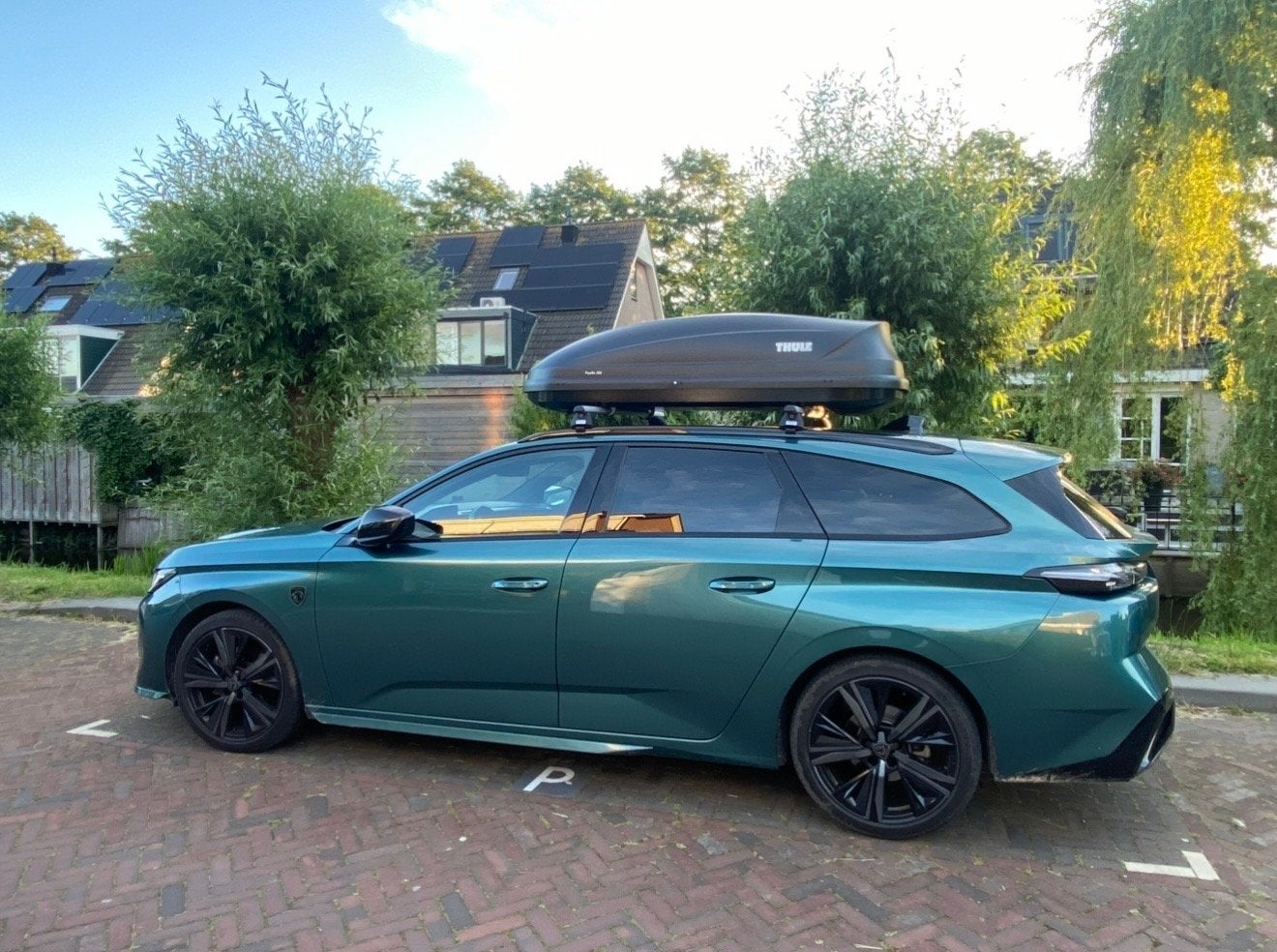 Thule Pacific 200 Dakkoffer te huur per week, Auto diversen, Ophalen, Zo goed als nieuw