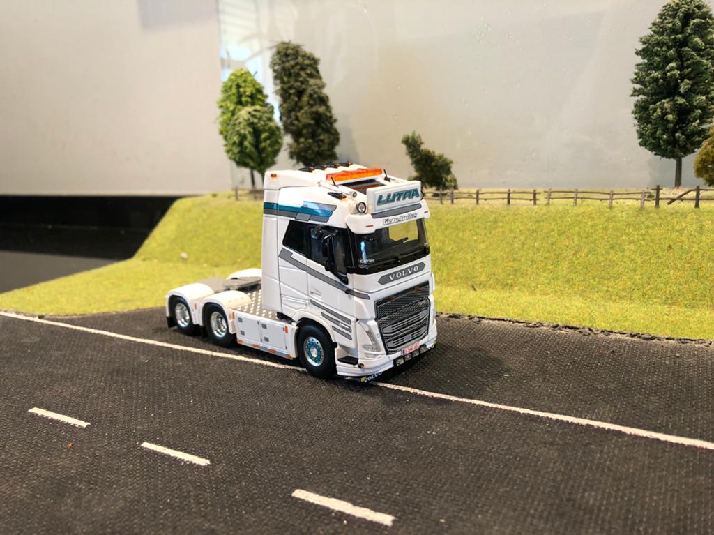 Volvo FH trekker van Lutra, Hobby en Vrije tijd, Ophalen of Verzenden, Zo goed als nieuw, Bus of Vrachtwagen, Wsi