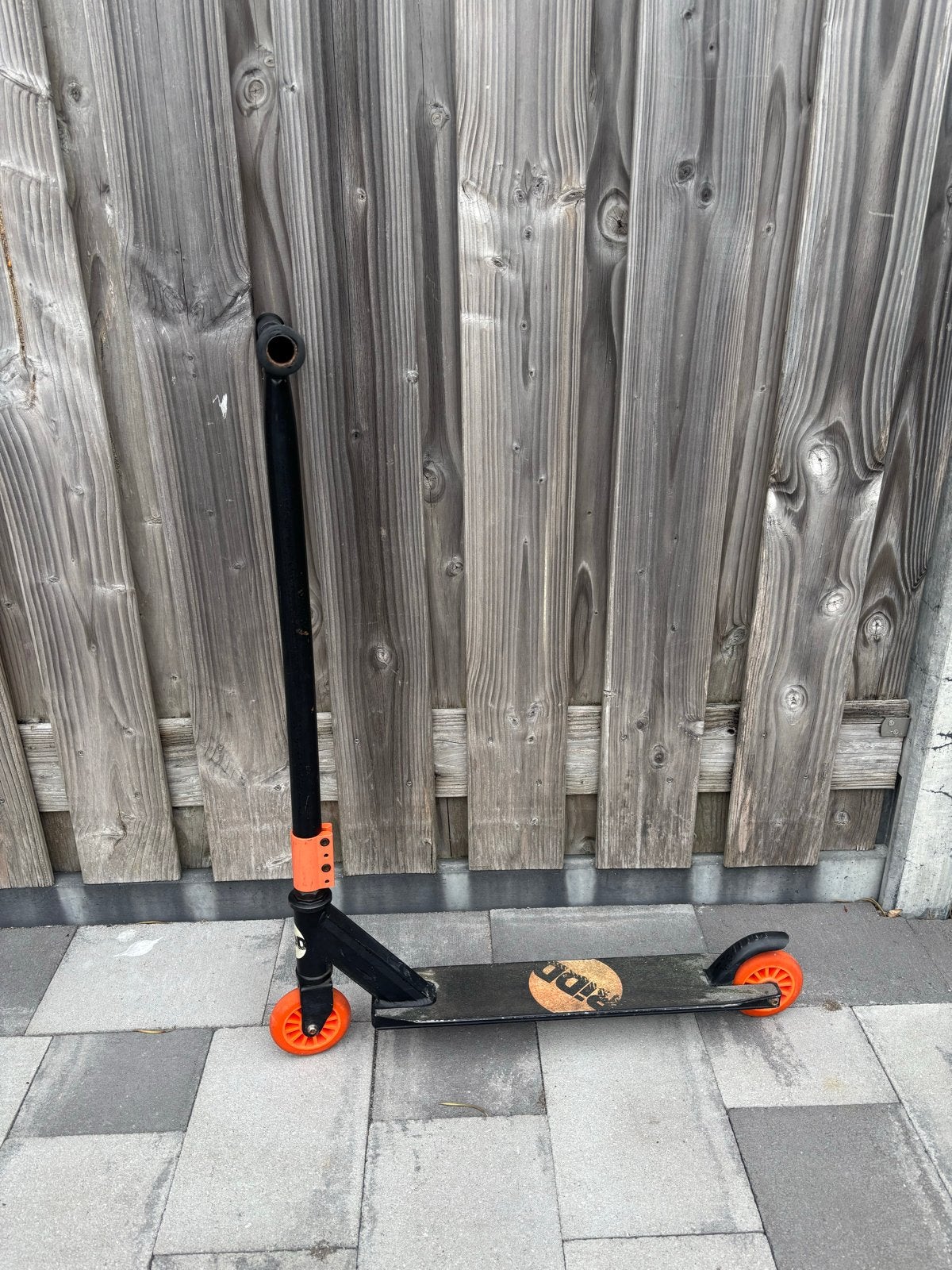Stuntstep zwart met oranje wielen - Gebruikt, Ophalen of Verzenden, Gebruikt, Gewone step