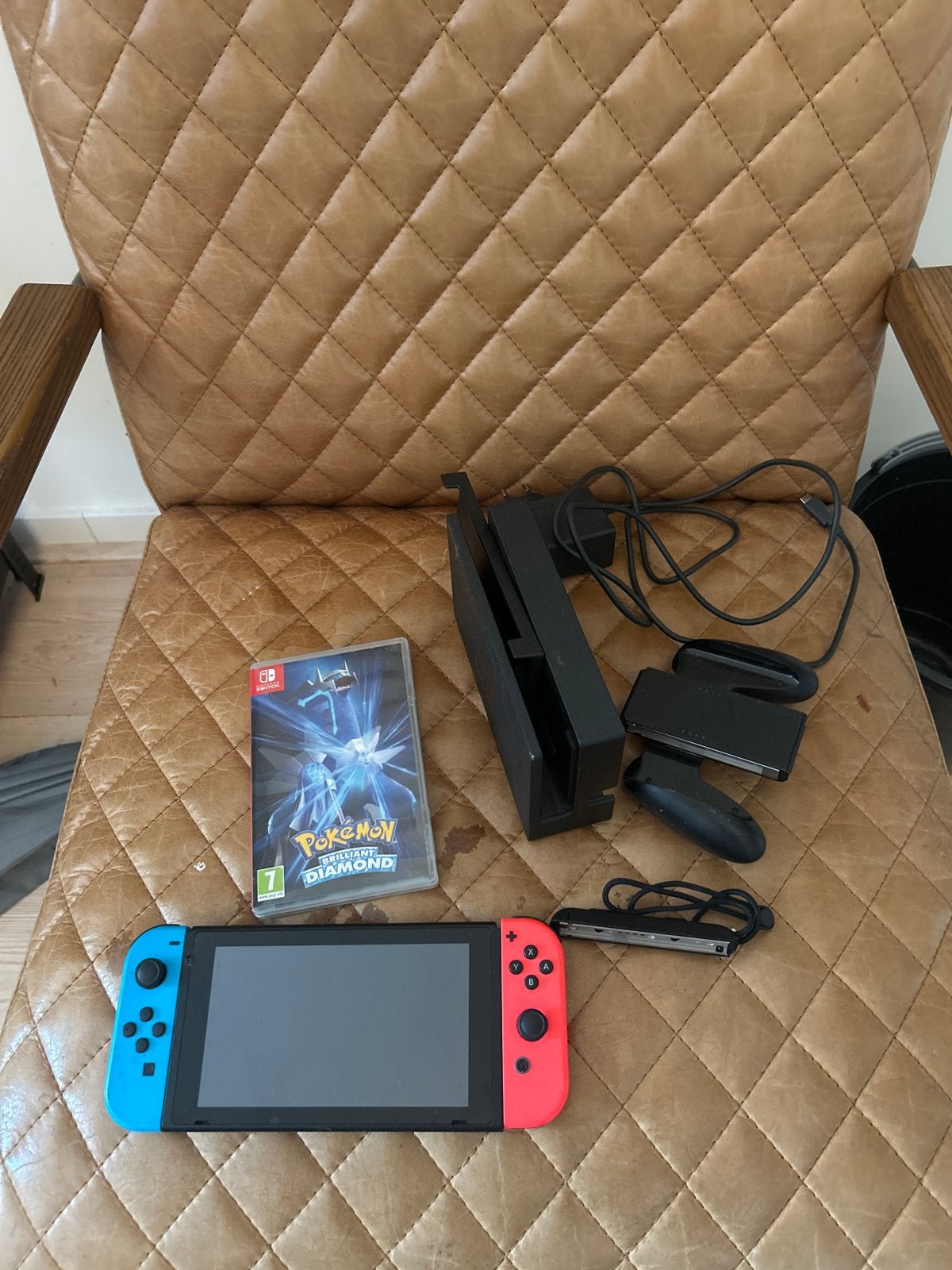 Nintendo Switch met Pokémon Brilliant Diamond, Spelcomputers en Games, Switch 2019 Upgrade, Met games, Met 2 controllers, Ophalen of Verzenden