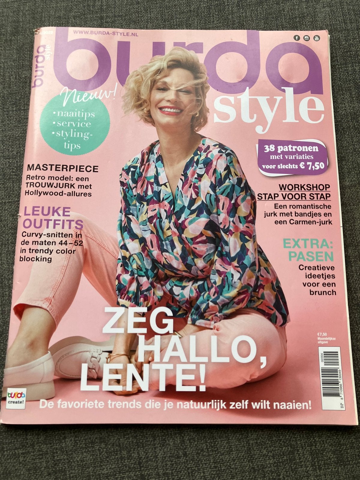 Burda 4-10-11-12 2022 prijs per stuk, Hobby en Vrije tijd, Kledingpatronen, Ophalen of Verzenden, Zo goed als nieuw, Vrouw, Burda