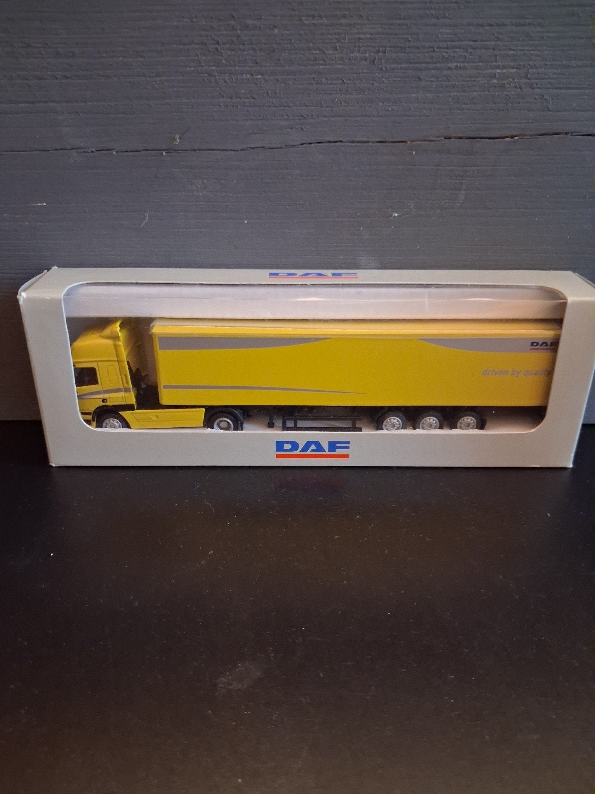DAF Truck Model met Trailer - Geel (Nieuw in Doos), Overige merken, 1:50 of kleiner, Nieuw, Ophalen of Verzenden