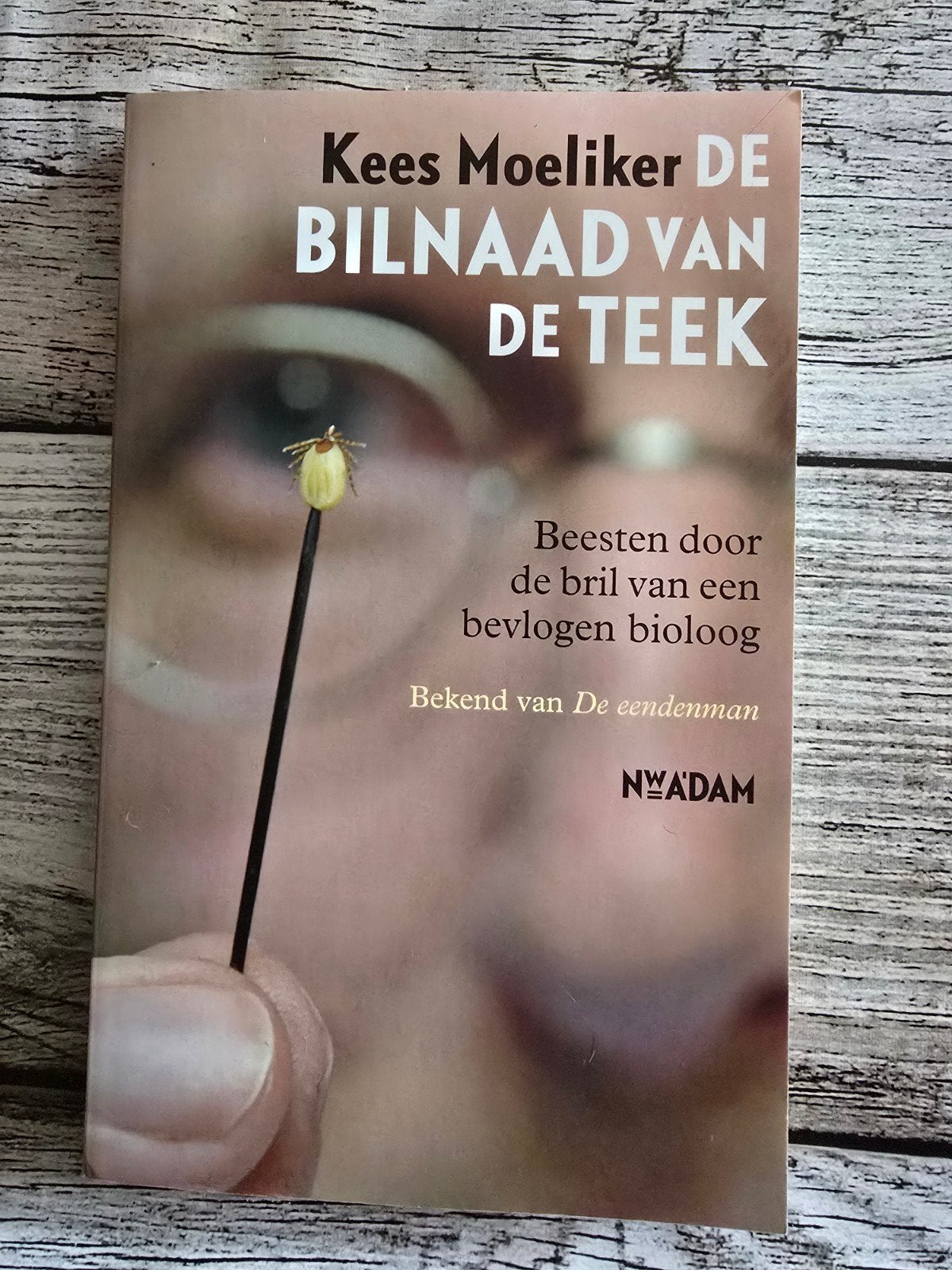 De Bilnaad van de Teek - Kees Moeliker (Zo goed als nieuw), Ophalen of Verzenden, Zo goed als nieuw, Kees Moeliker, Nederland