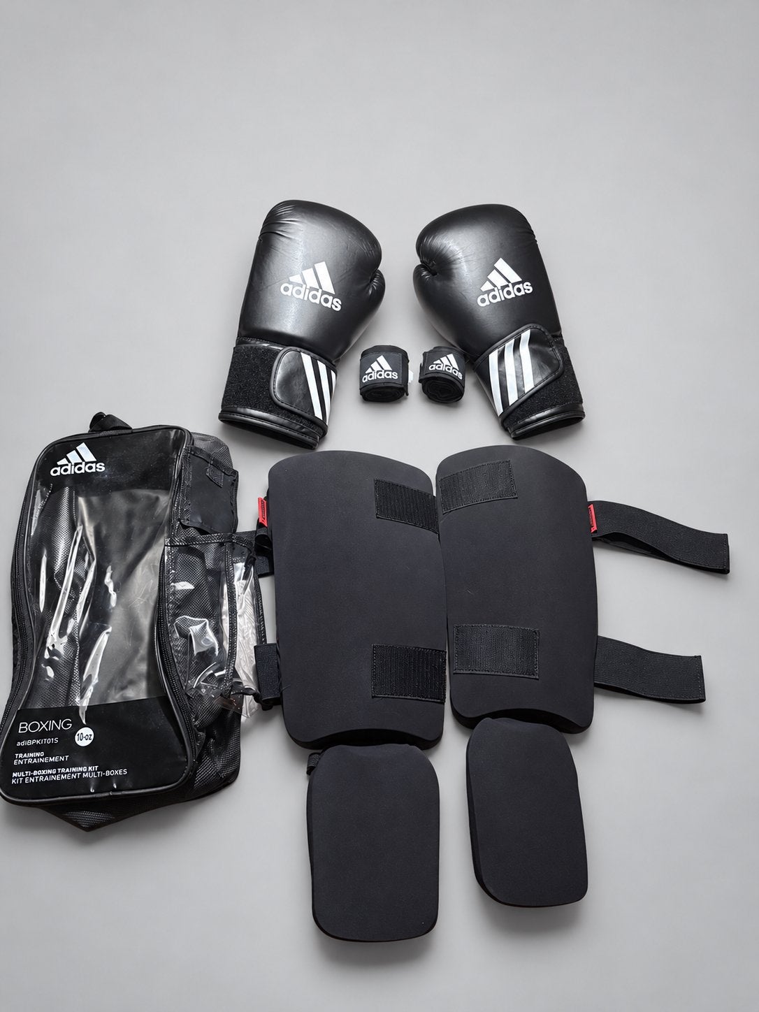 Adidas boksset – bokshandschoenen 10 oz met accessoires, Ophalen of Verzenden, Zo goed als nieuw, Bokshandschoenen