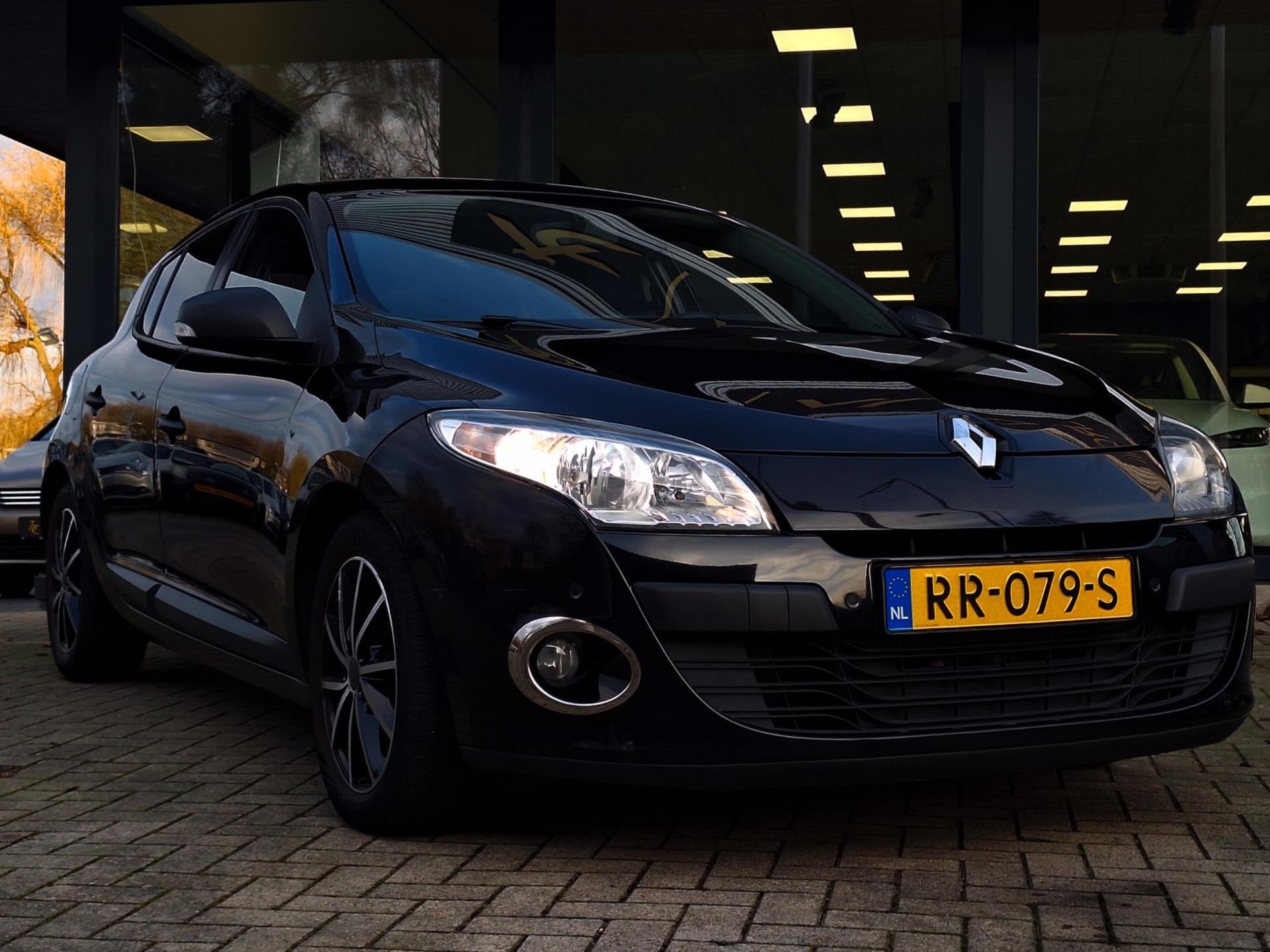 Renault Mégane 1.6 Authentique NIEUWE APK bj. 2012 Airco, Auto's, Renault, Voorwielaandrijving, Euro 5, Gebruikt, Zwart