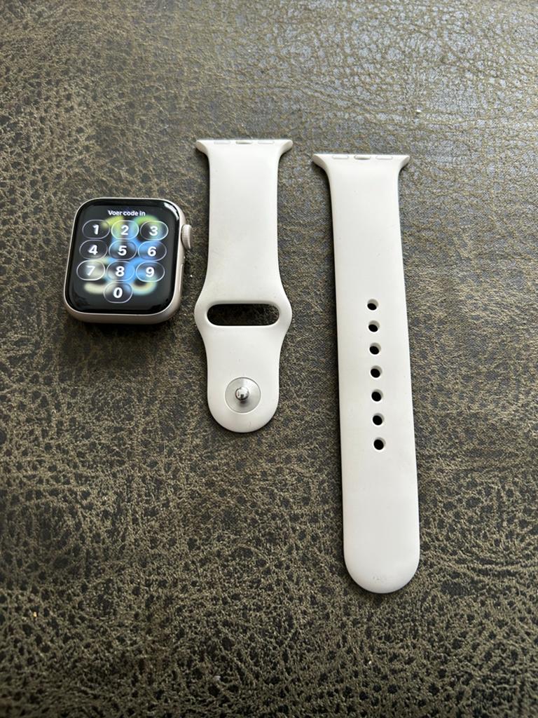 Apple Watch SE (3e gen) 40mm Sterrenlicht - Nieuw in doos, Sieraden, Tassen en Uiterlijk, Smartwatches, Wit, IOS, Nieuw, Ophalen of Verzenden