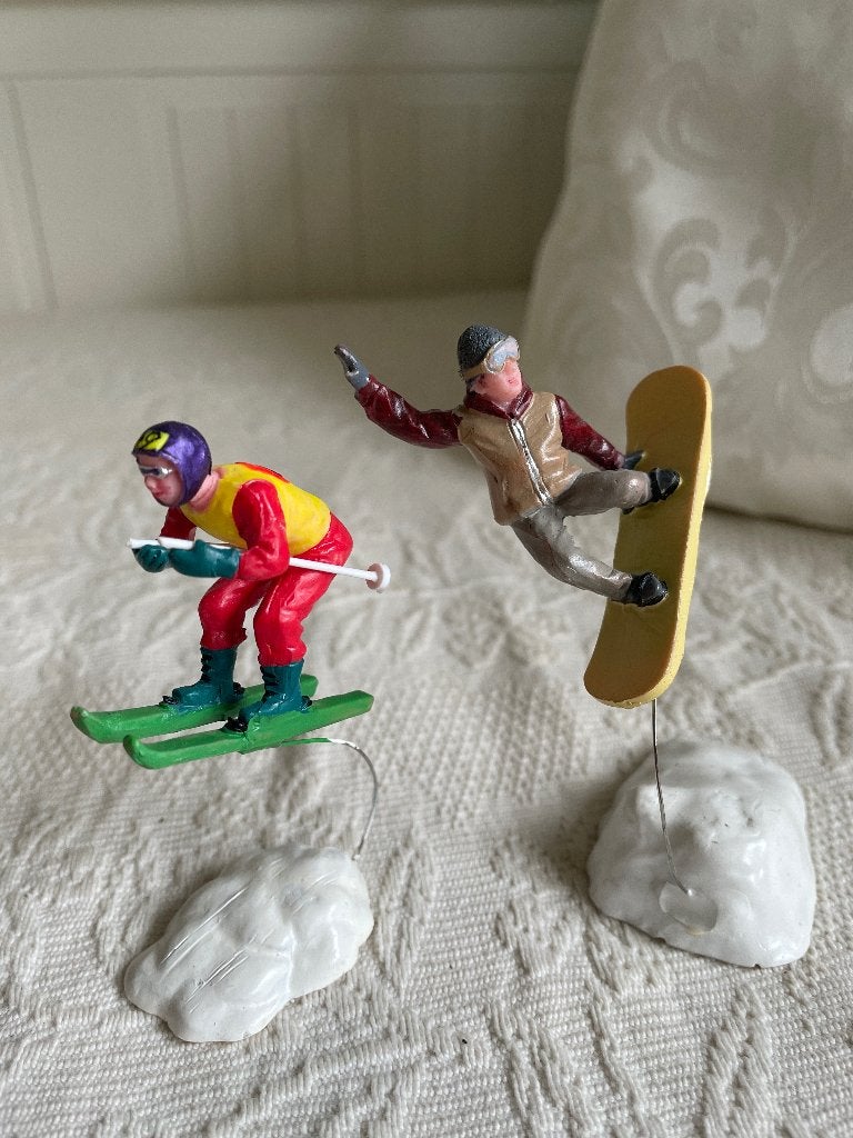 Lemax Kerstdorp Figuurtjes – Skiër & Snowboarder, Ophalen of Verzenden, Zo goed als nieuw