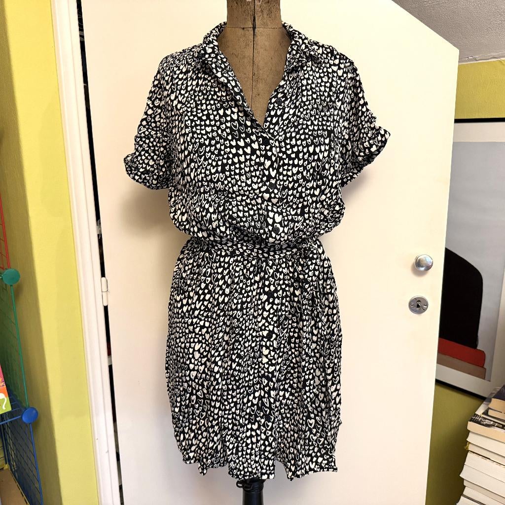 Fabienne Chapot viscose zwart wit jurkje met hartjes Mt 38, Maat 38/40 (M), Overige kleuren, Verzenden, Zo goed als nieuw