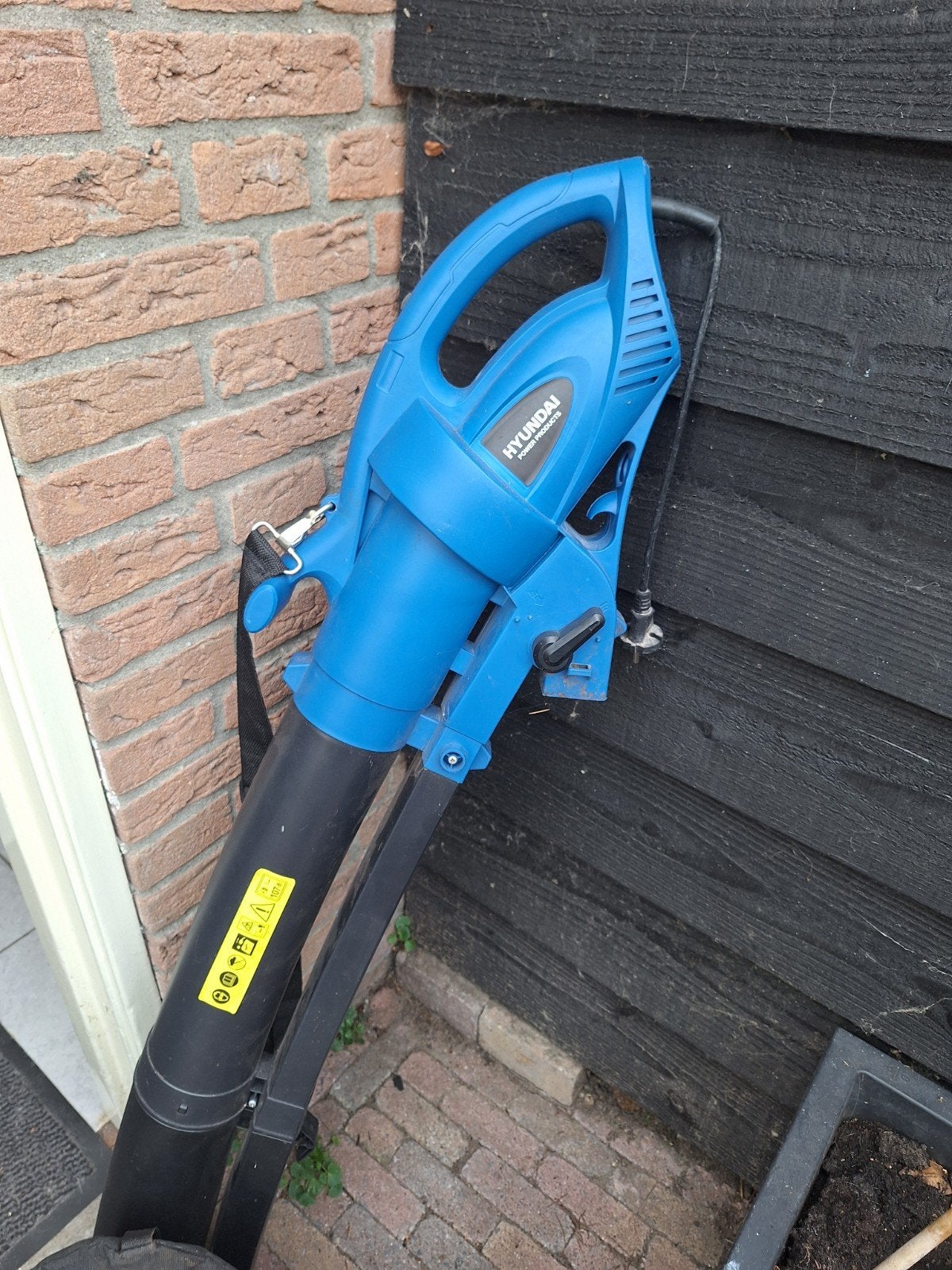 Hyundai Bladblazer/Bladzuiger met versnipperfunctie, Tuin en Terras, Ophalen, Gebruikt, Met opvangzak, Handgedragen