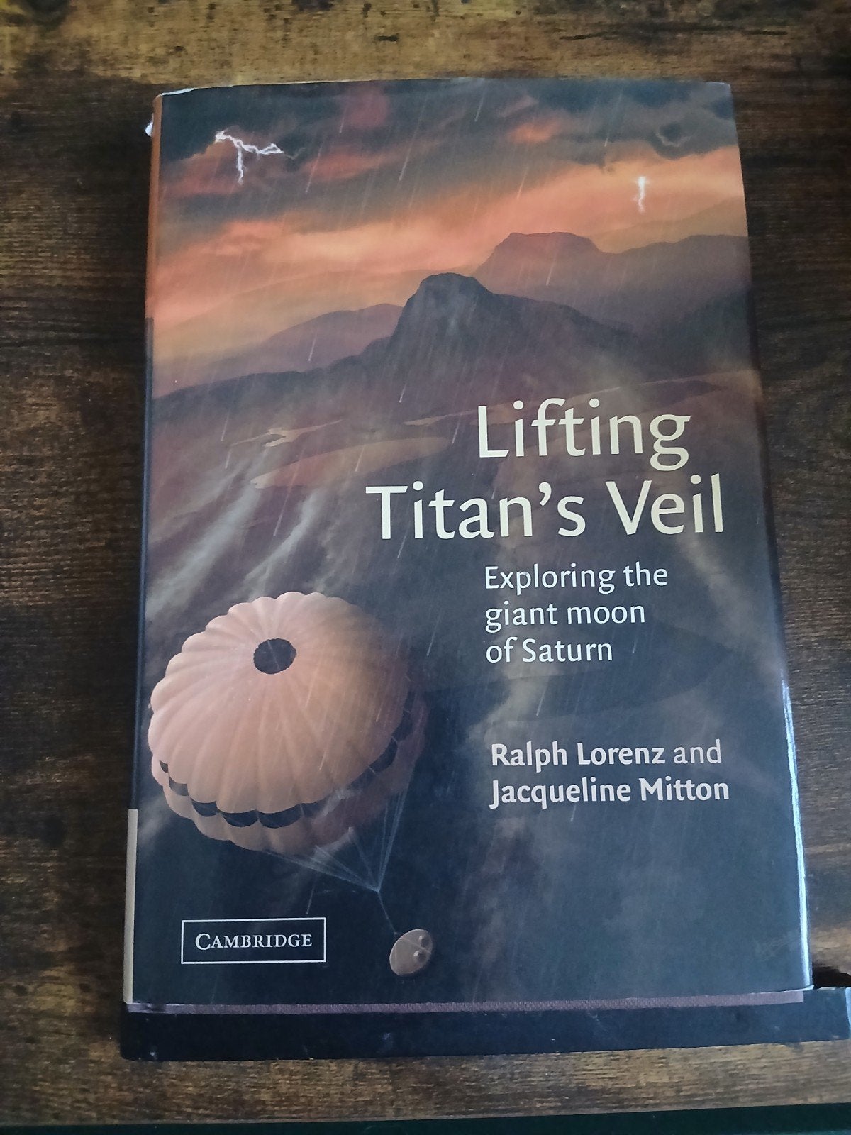 Lifting Titan's Veil: Exploring Saturn's maan Titan, Ophalen of Verzenden, Zo goed als nieuw, Ralph Lorenz en Jacqueline Mitton