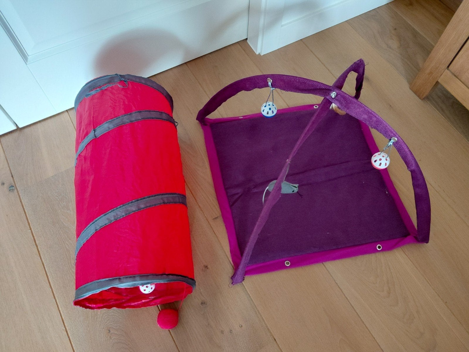 Kitten speeltunnel en speelmat met speeltjes eraan, Ophalen of Verzenden, Gebruikt