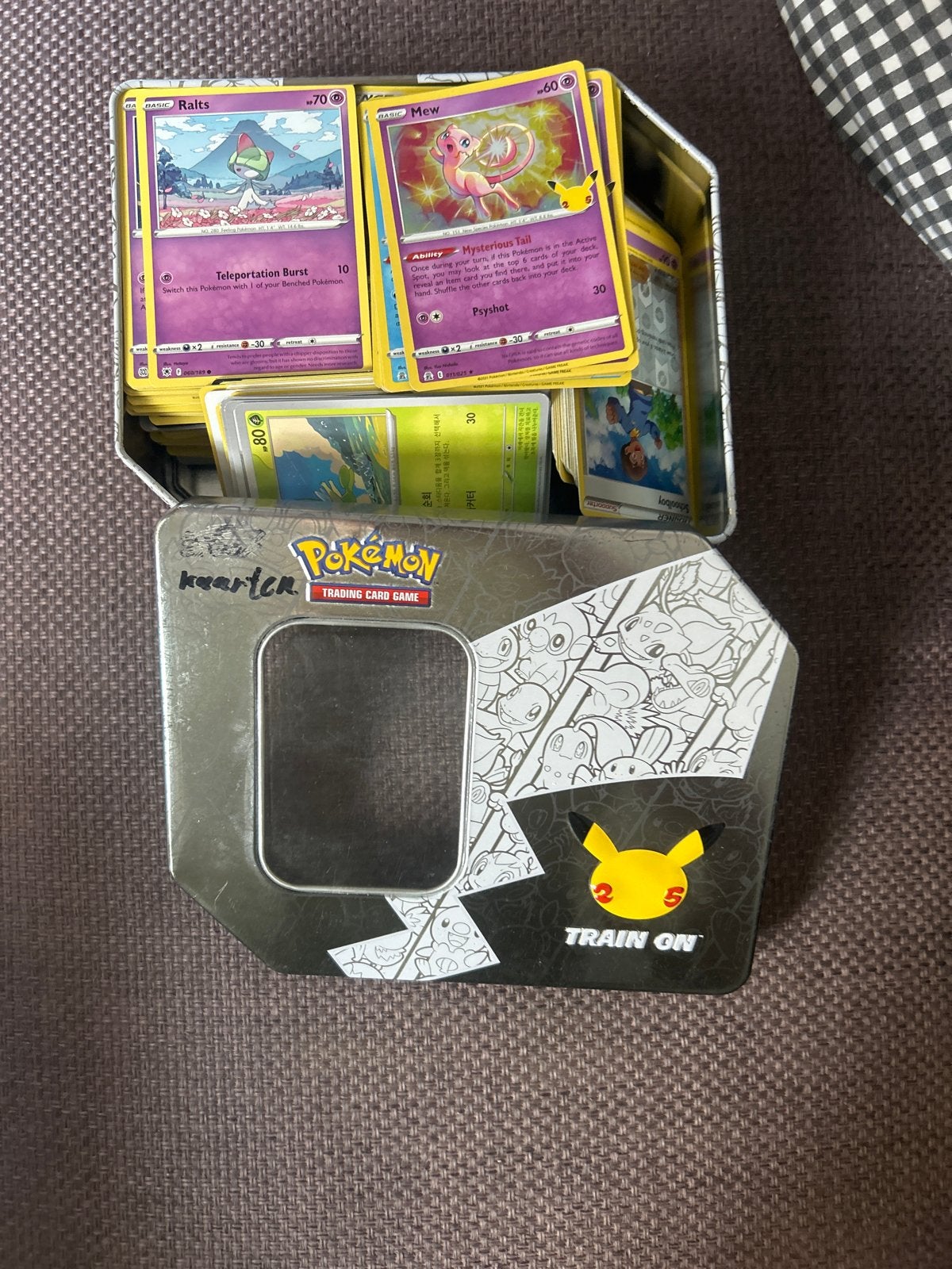 Pokémon Kaarten Collectie in Tin Box - Mew & Ralts, Ophalen of Verzenden, Gebruikt, Meerdere kaarten