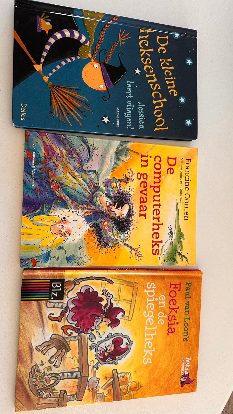 Bundel 3 heksenboeken, Boeken, Verzenden, Gelezen, Fictie