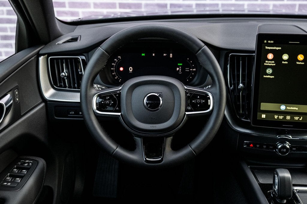 Volvo XC60 2.0 T6 Plug-in hybrid AWD Essential | Gratis Trek, Auto's, Volvo, Automaat, 12 maanden, Gebruikt, 4 cilinders