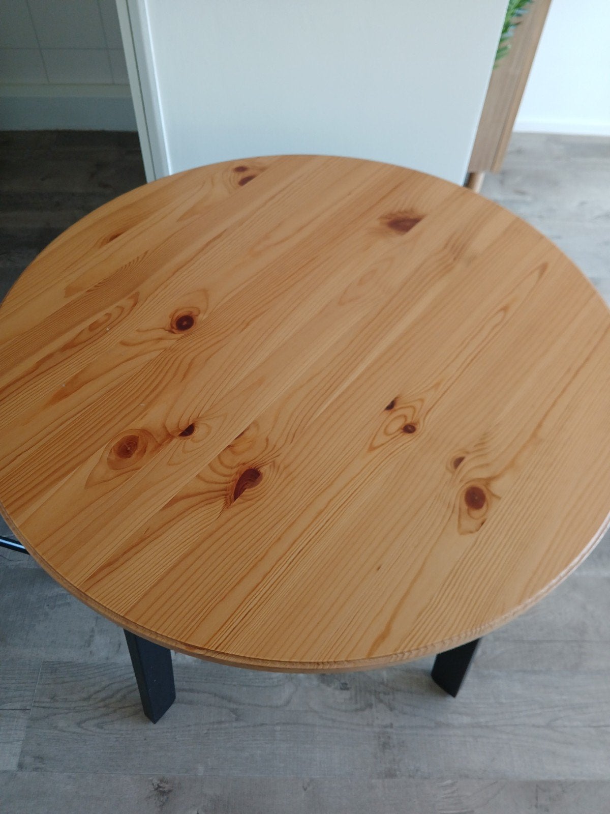Ronde houten eettafel - perfect voor kleine ruimtes, 50 tot 100 cm, Rond, Tot twee personen, 50 tot 100 cm