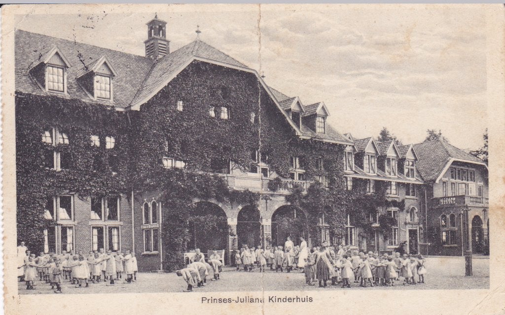 Alphen a/d Rijn. Pr. Juliana Kinderhuis. Ansichtkaart 1929, Ophalen of Verzenden, 1920 tot 1940, Gelopen, Zuid-Holland