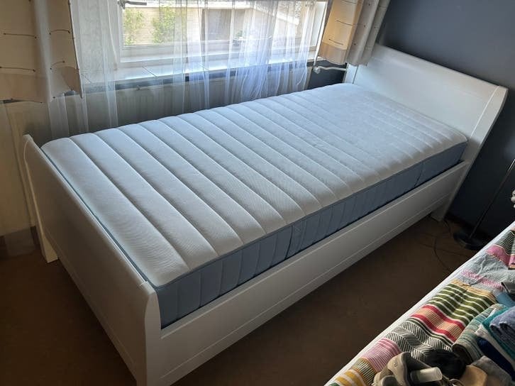 Bed 200x90 incl vrijwel nieuw matras IKEA, Ophalen, 90 cm, Eenpersoons, Wit