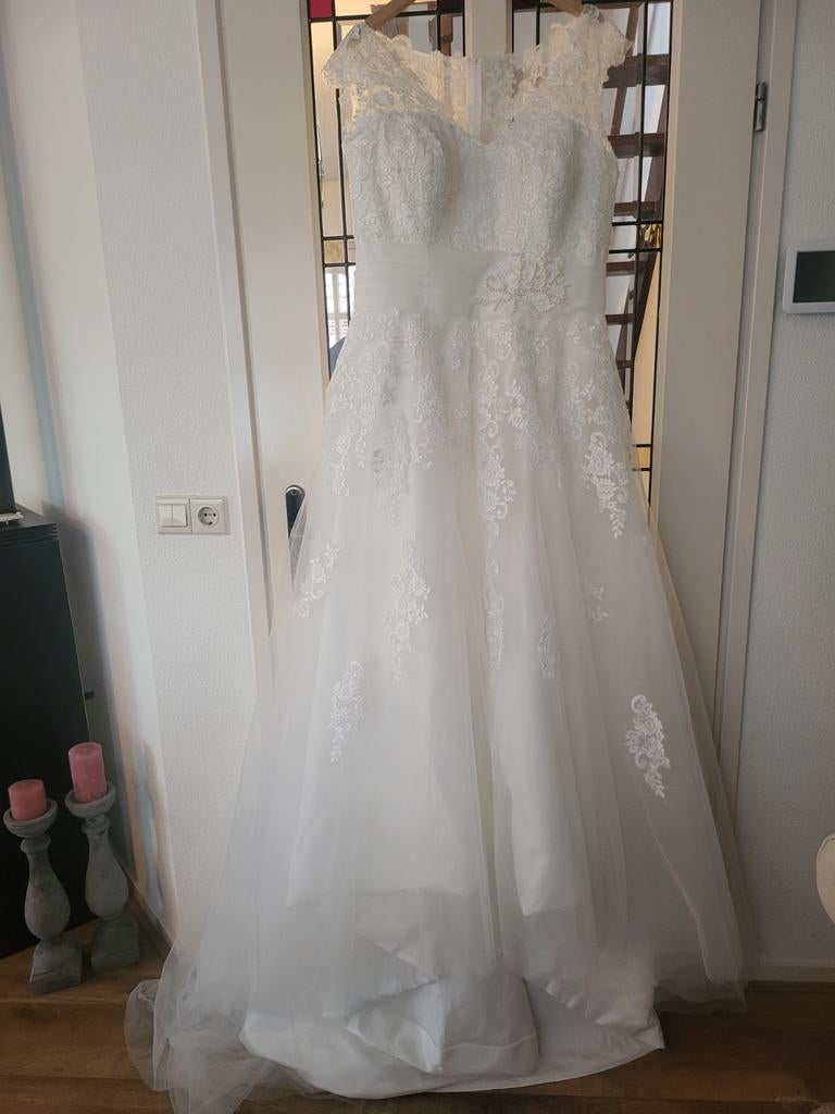 Nieuwe trouwjurk maat 46 met kleine sleep, Kleding | Dames, Trouwkleding en Trouwaccessoires, Ophalen of Verzenden, Nieuw, Wit