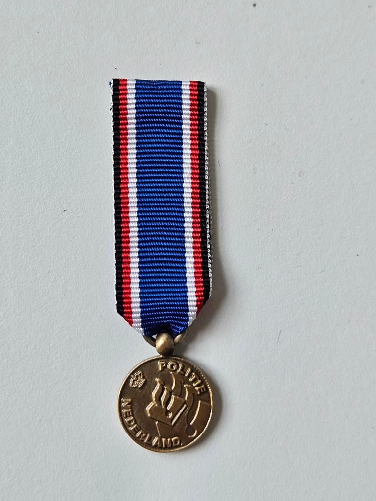 Mini medaille trouwe dienst politie onderscheiding, Verzamelen, Ophalen of Verzenden, Landmacht, Nederland, Lintje, Medaille of Wings