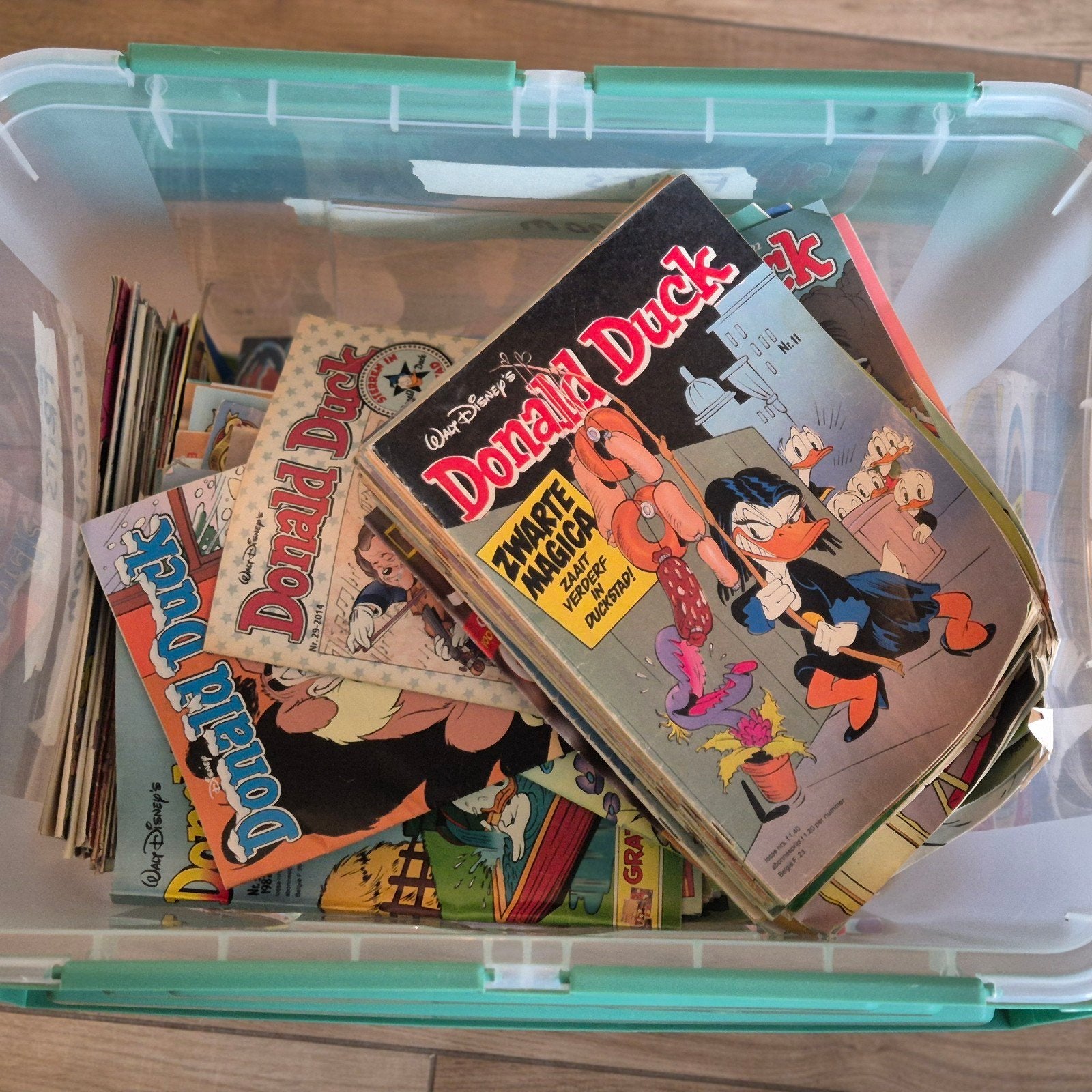 grote bak met Donald Duck strips., Boeken, Meerdere comics, Ophalen, Gelezen, Europa