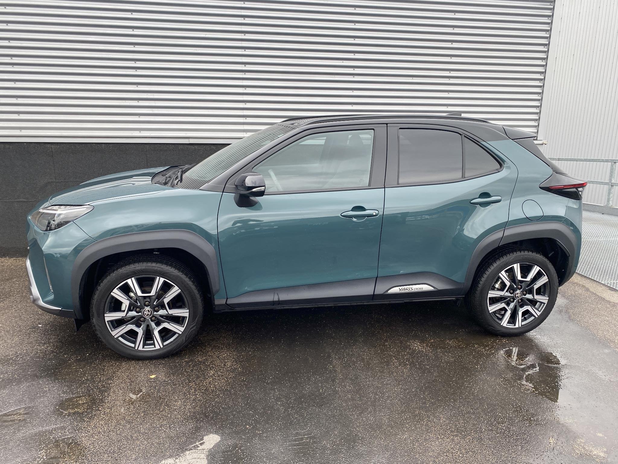 Toyota Yaris Cross 1.5 Hybrid 130 Executive PREMIUM PACK NL-, Auto's, Dealer onderhouden, 1195 kg, Gebruikt, Leder en Stof