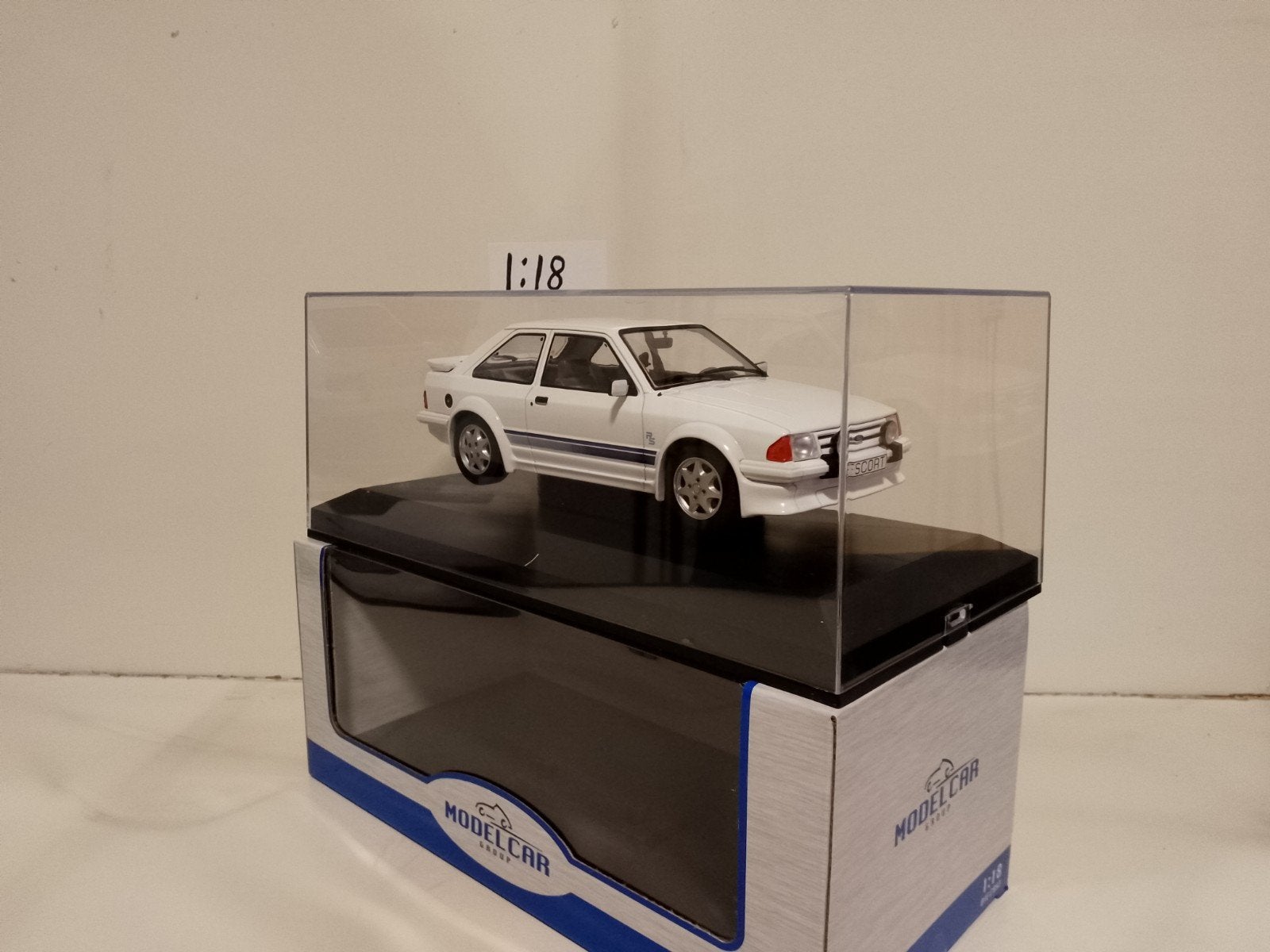 MCG - Ford Escort RS Turbo, Hobby en Vrije tijd, Modelauto's | 1:18, Ophalen of Verzenden, Zo goed als nieuw, Auto