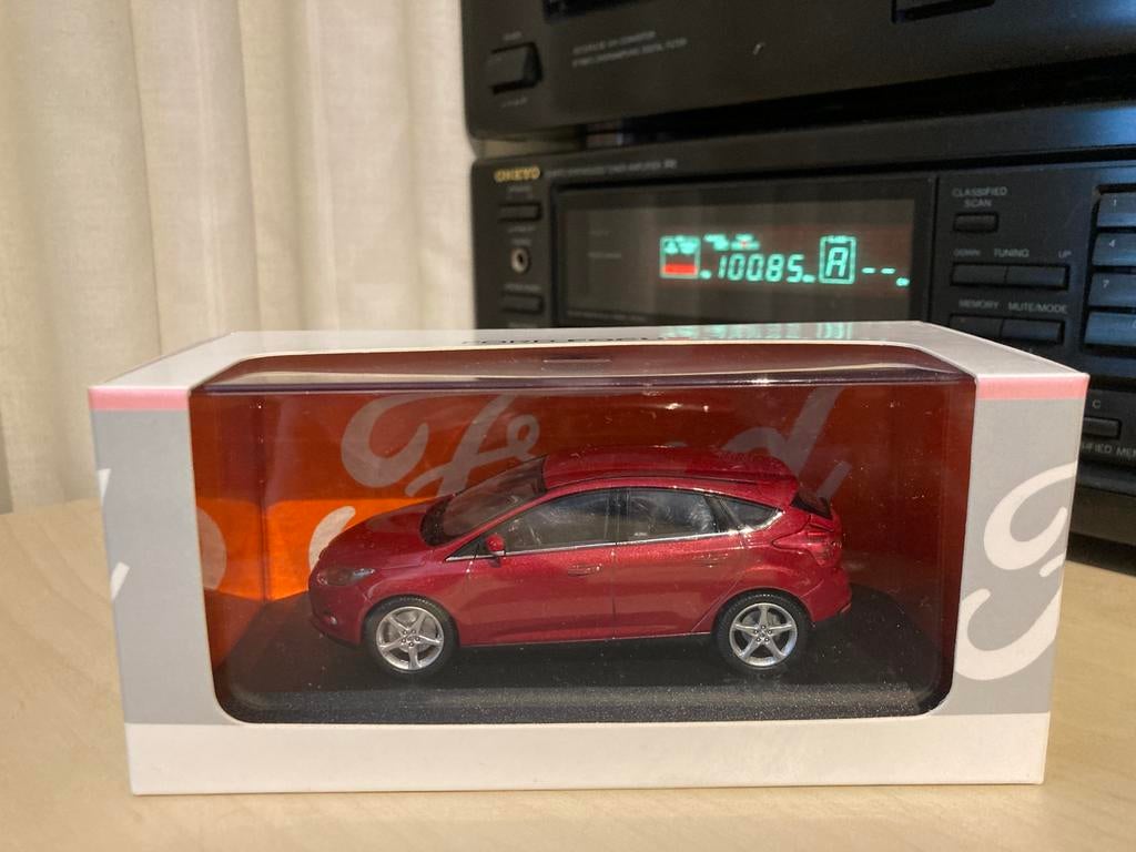 Ford Focus 2011 van Minichamps, Ophalen, Zo goed als nieuw, Auto, MiniChamps