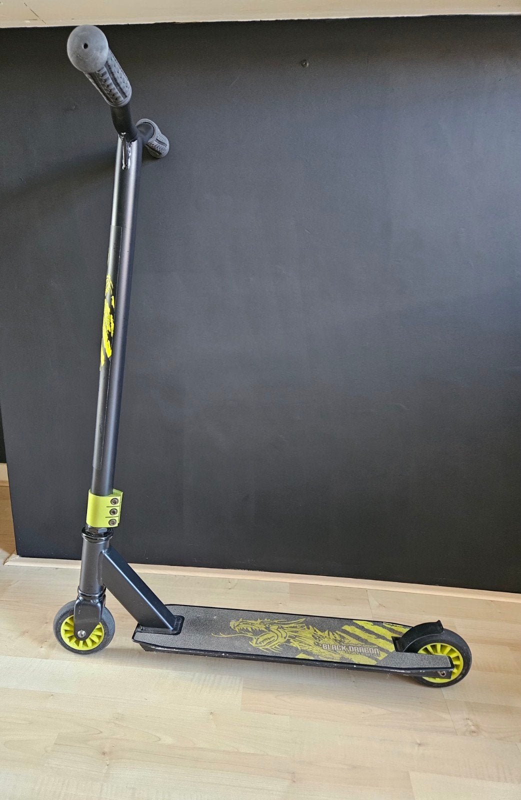 stuntstep Black Dragon, Yellow  Black, Fietsen en Brommers, Steps, Ophalen, Gebruikt, Gewone step, Black Dragon