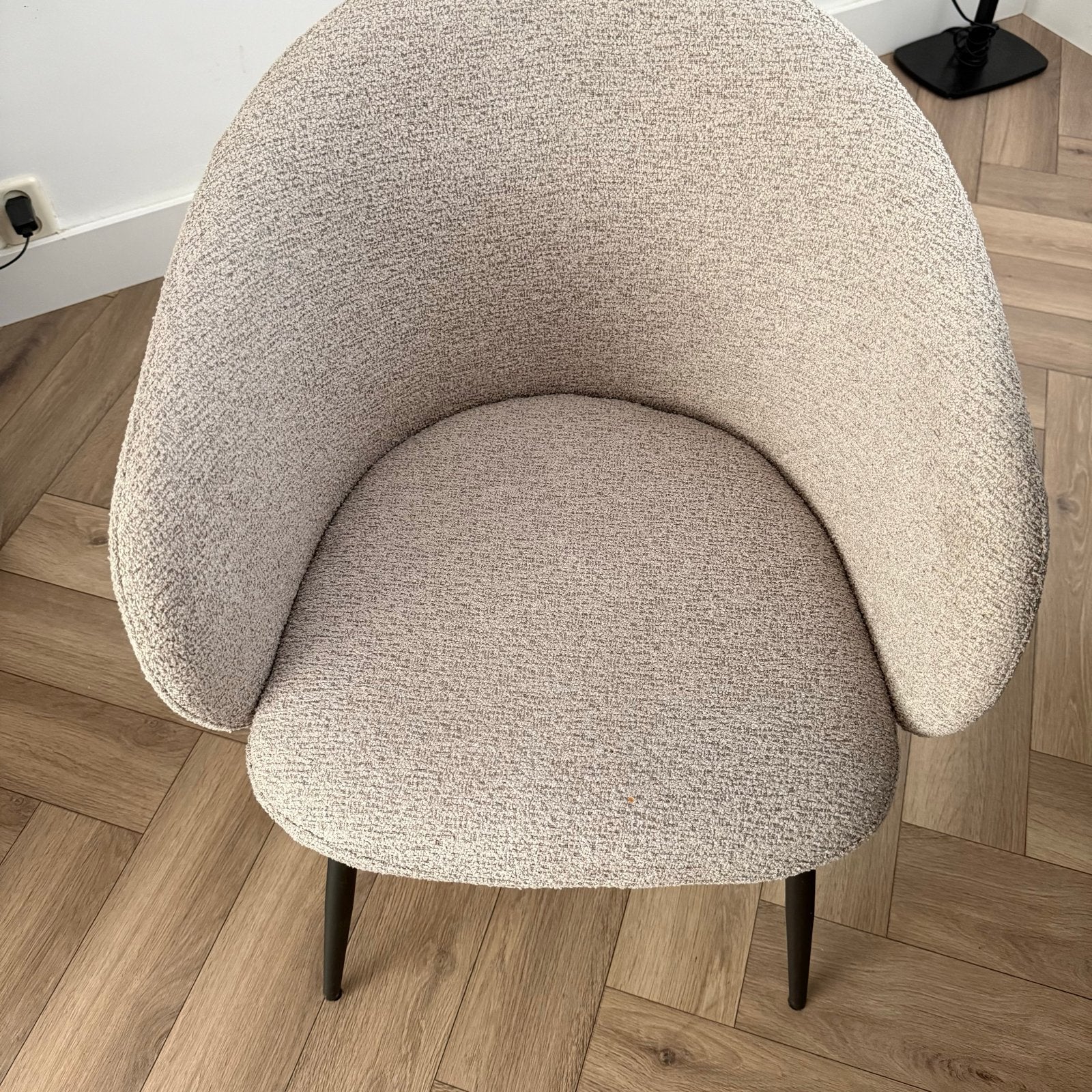 Ronde zwarte eettafel met 4 lichtgrijze stoelen, Huis en Inrichting, Tafels | Eettafels, Gebruikt, 100 tot 150 cm, Vier personen