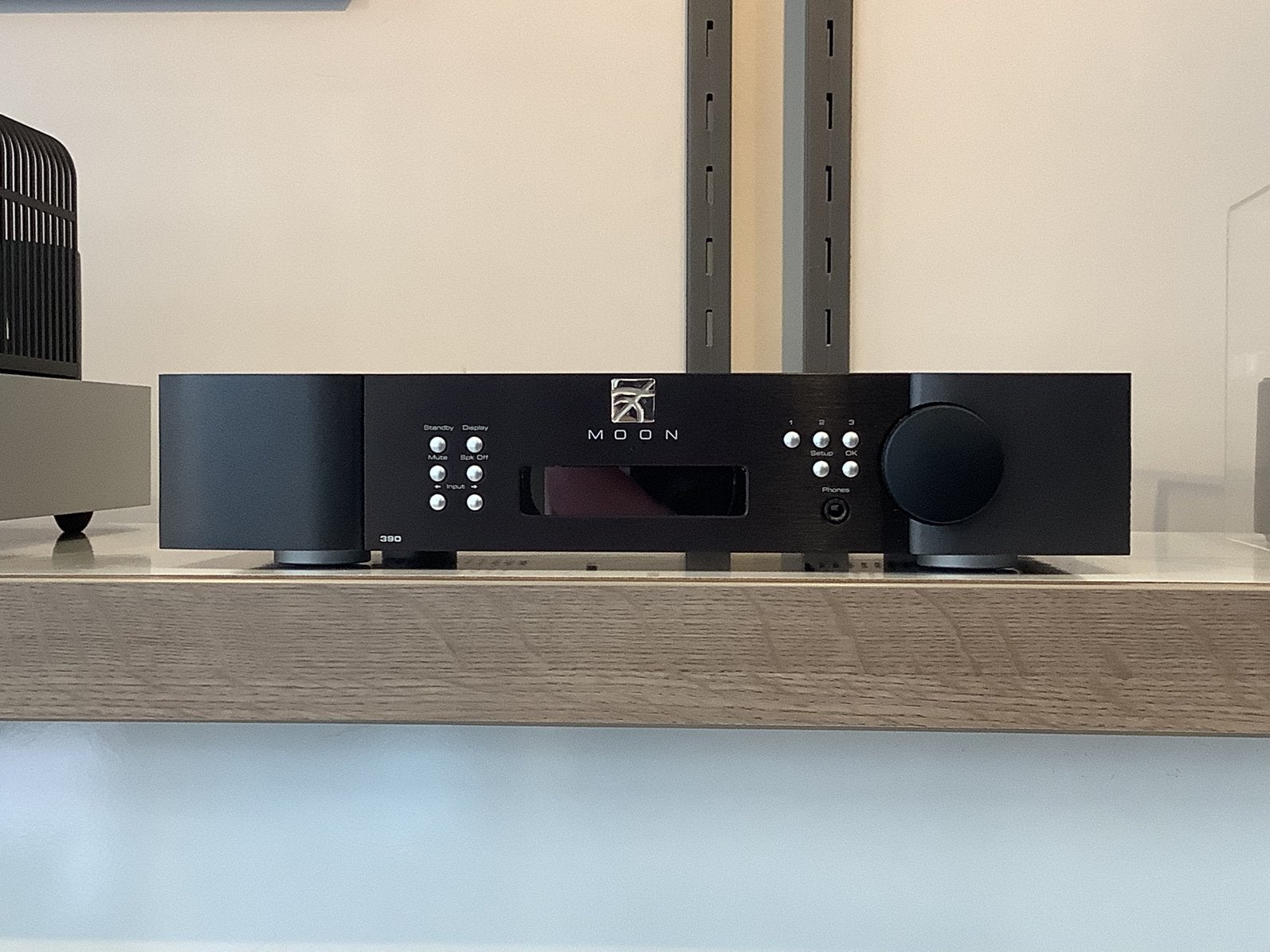 Moon 390 Voorversterker, Ophalen, Zo goed als nieuw, HDMI, Zonder harde schijf