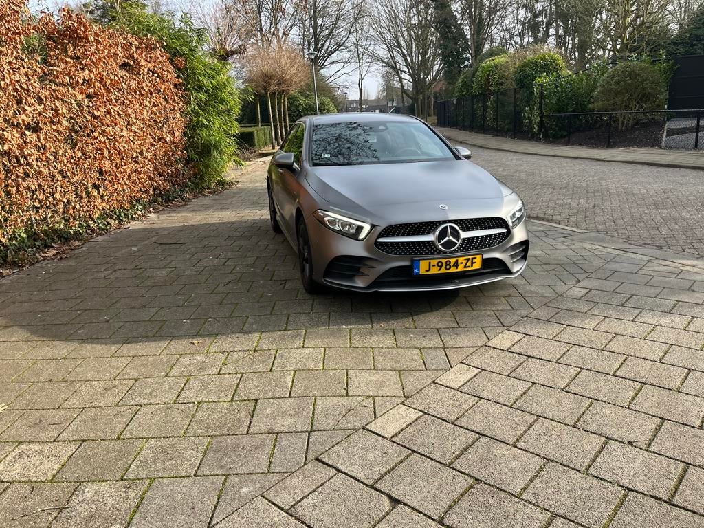 Mercedes-Benz A-Klasse A 250 e 218pk 8G-DCT 2020 Grijs, Auto's, 160 pk, 1600 kg, Zilver of Grijs, 100 km/l