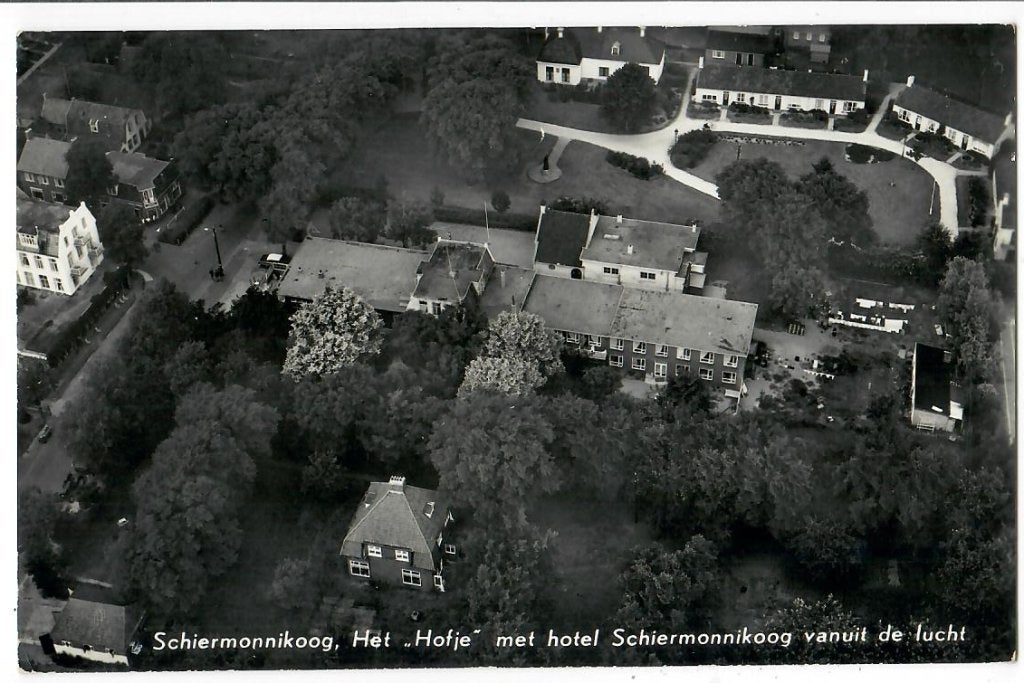 Schiermonnikoog - Het "Hofje" met hotel Schiermonnikoog, Verzenden, 1960 tot 1980, Gelopen, Waddeneilanden