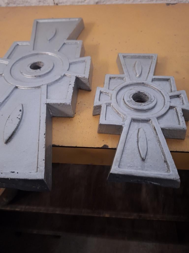 Decoratieve gietijzeren kruizen (2 stuks), Antiek en Kunst, Antiek | Religie, Ophalen of Verzenden
