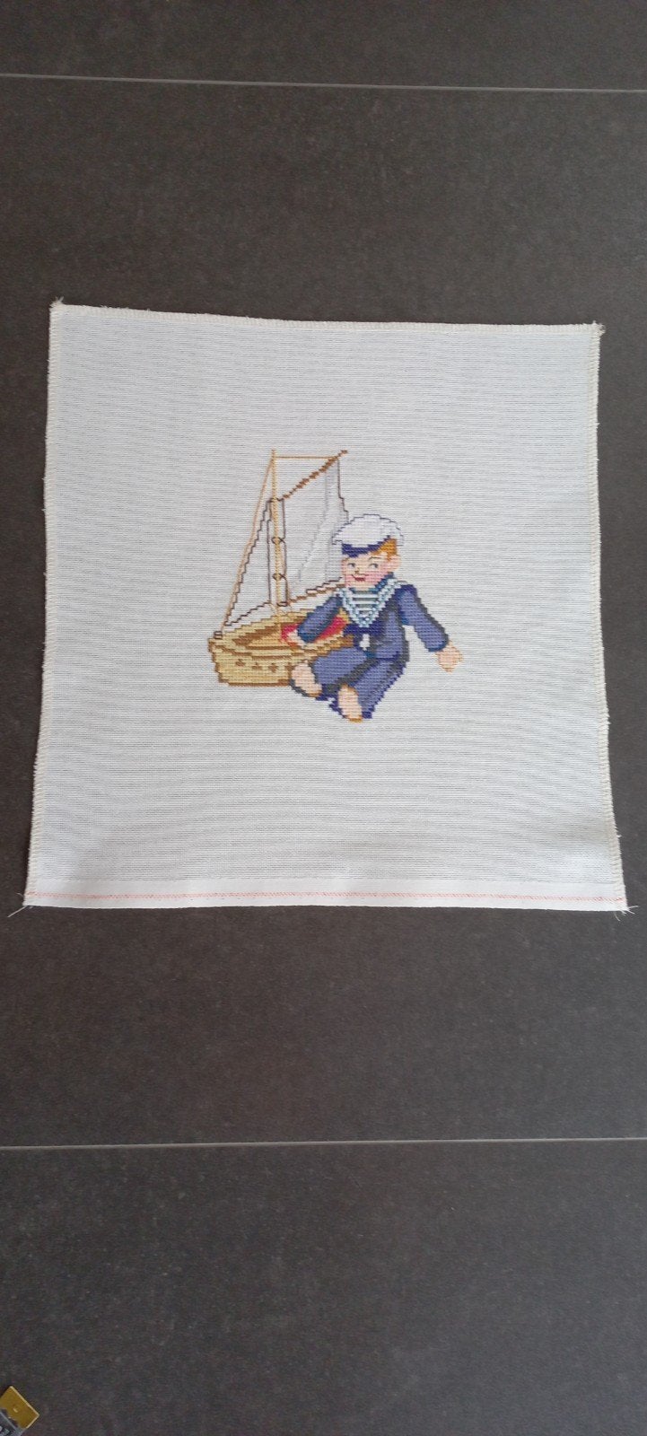 Geborduurd zeeman jongetje met bootje, Hobby en Vrije tijd, Ophalen of Verzenden, Zo goed als nieuw, Handborduren, Overige typen