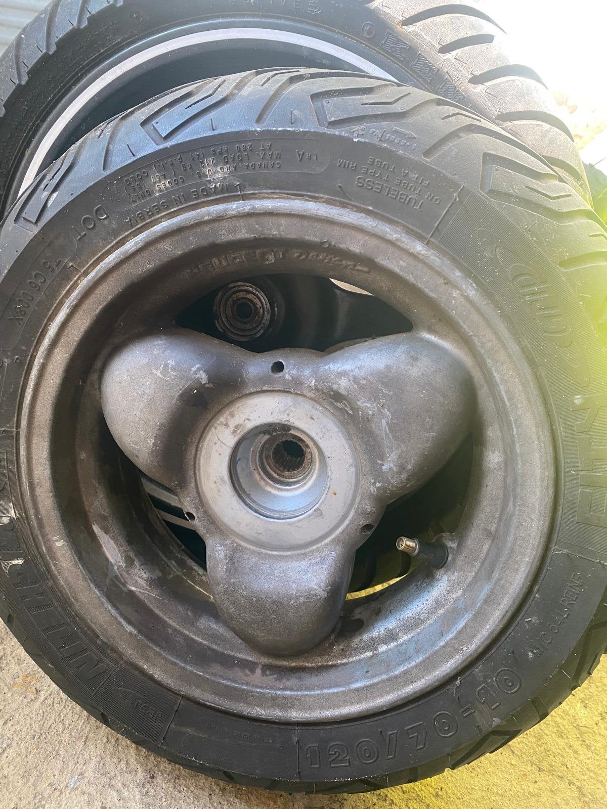 Scooter banden 3 stuks, Ophalen, Zo goed als nieuw, Overige typen, Overige merken