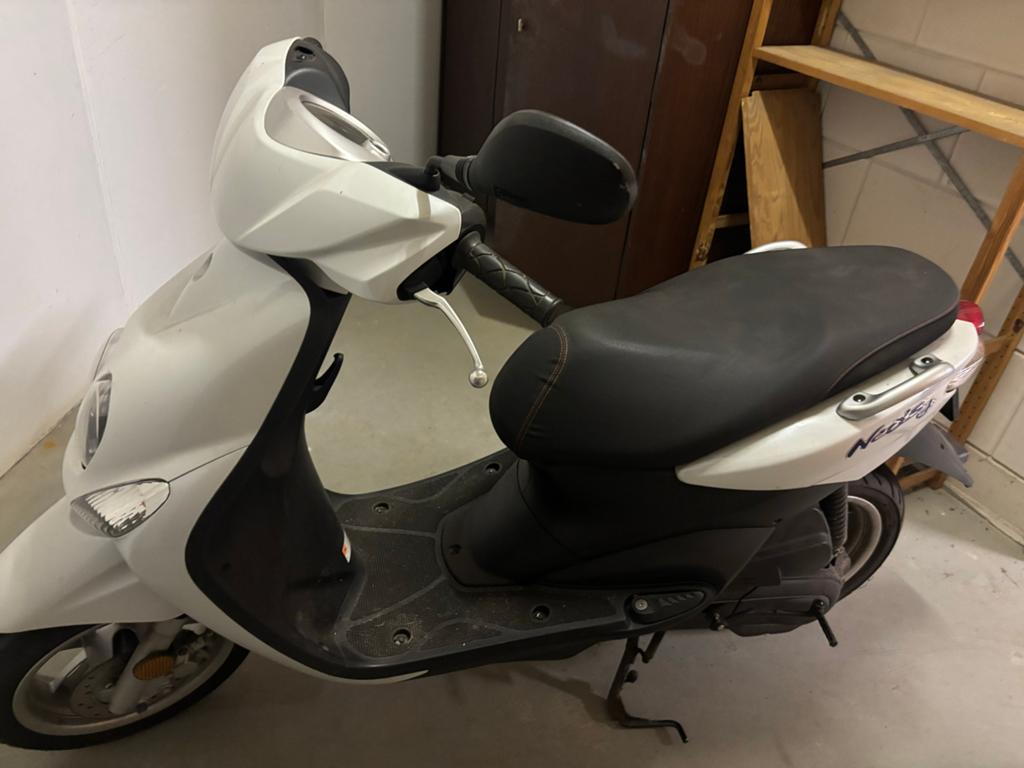 Yamaha Neo's 25 4T wit scooter in goede staat!, Fietsen en Brommers, Scooters | Yamaha, Ophalen, Gebruikt, Benzine, Neo's