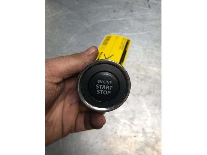Start/Stop schakelaar van een Suzuki Kizashi, Gebruikt, -, -, Ophalen of Verzenden