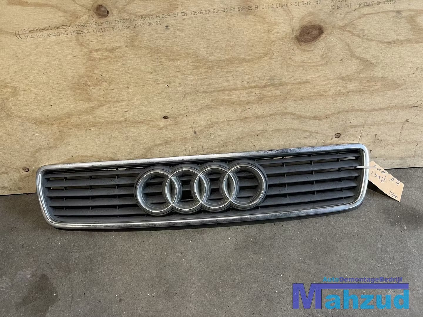 AUDI A4 AVANT B5 grille 1994-2002, Gebruikt, AUDI AG, Auto-Union-Strasse 1
85045  Ingolstadt, DE, Kundenbetreuung@audi.de