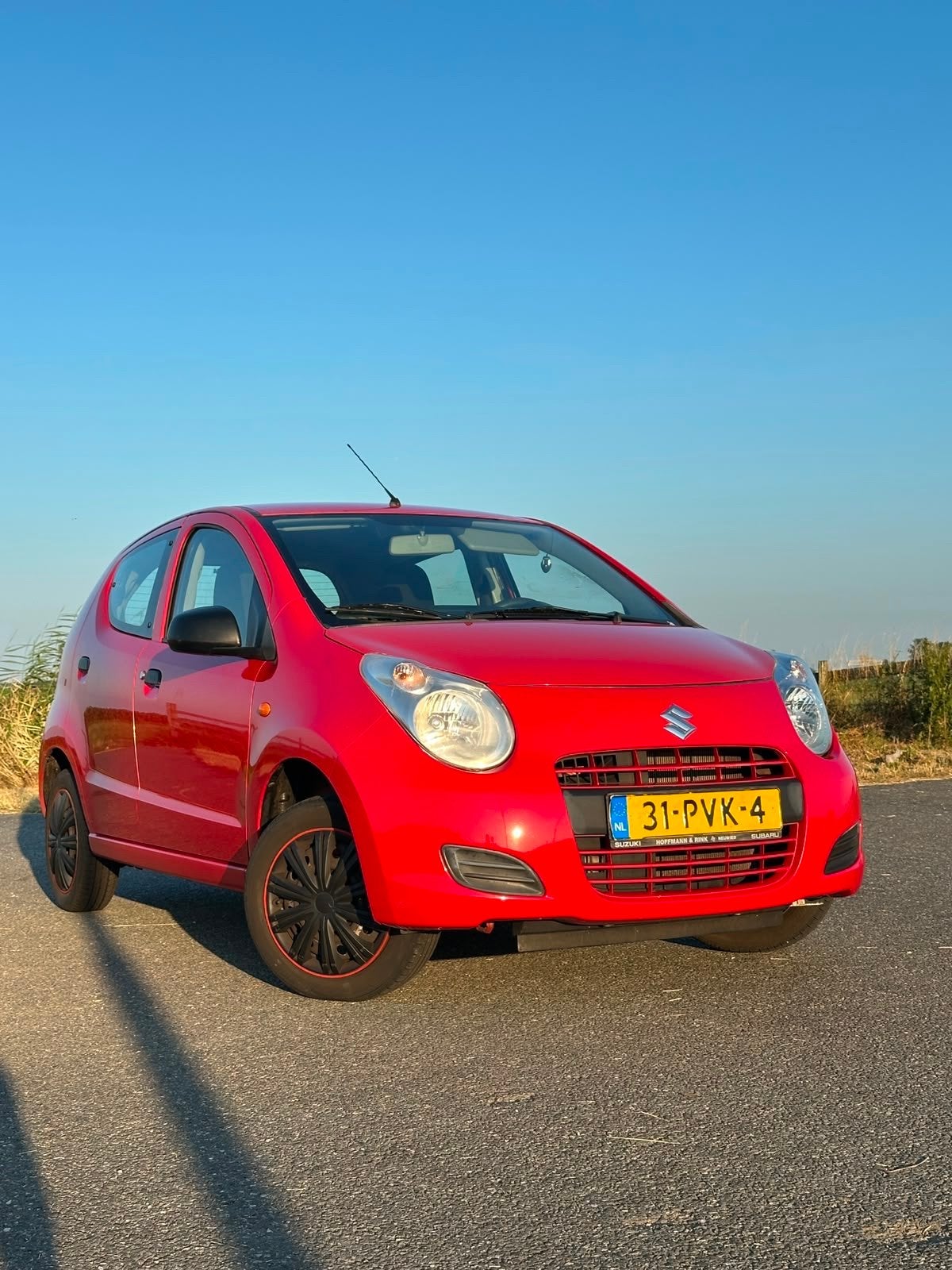 Suzuki Alto 1.0 2011 Rood Vaste prijs, Auto's, Voorwielaandrijving, 200 kg, 4 stoelen, Origineel Nederlands