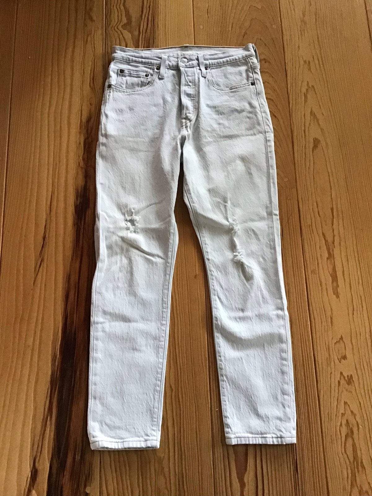 Levi's 501 jeans, lichtblauw, W27 L28, met scheuren, Ophalen of Verzenden, Gedragen, Blauw, W27 (confectie 34) of kleiner
