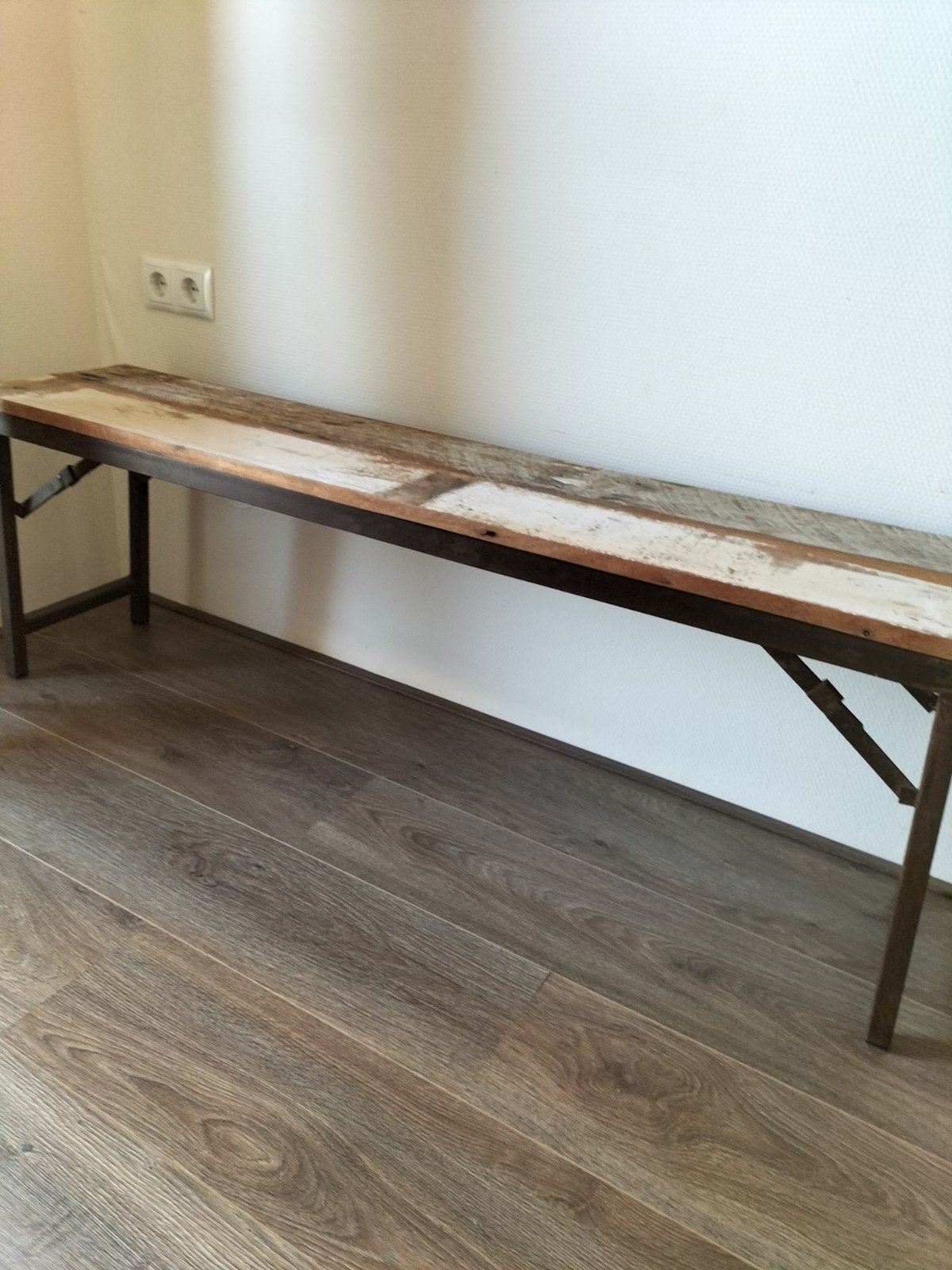 Inklapbare bank van hout en metaal, 135x46x35 cm, Huis en Inrichting, Banken | Bankstellen, Ophalen, Gebruikt, Minder dan 75 cm