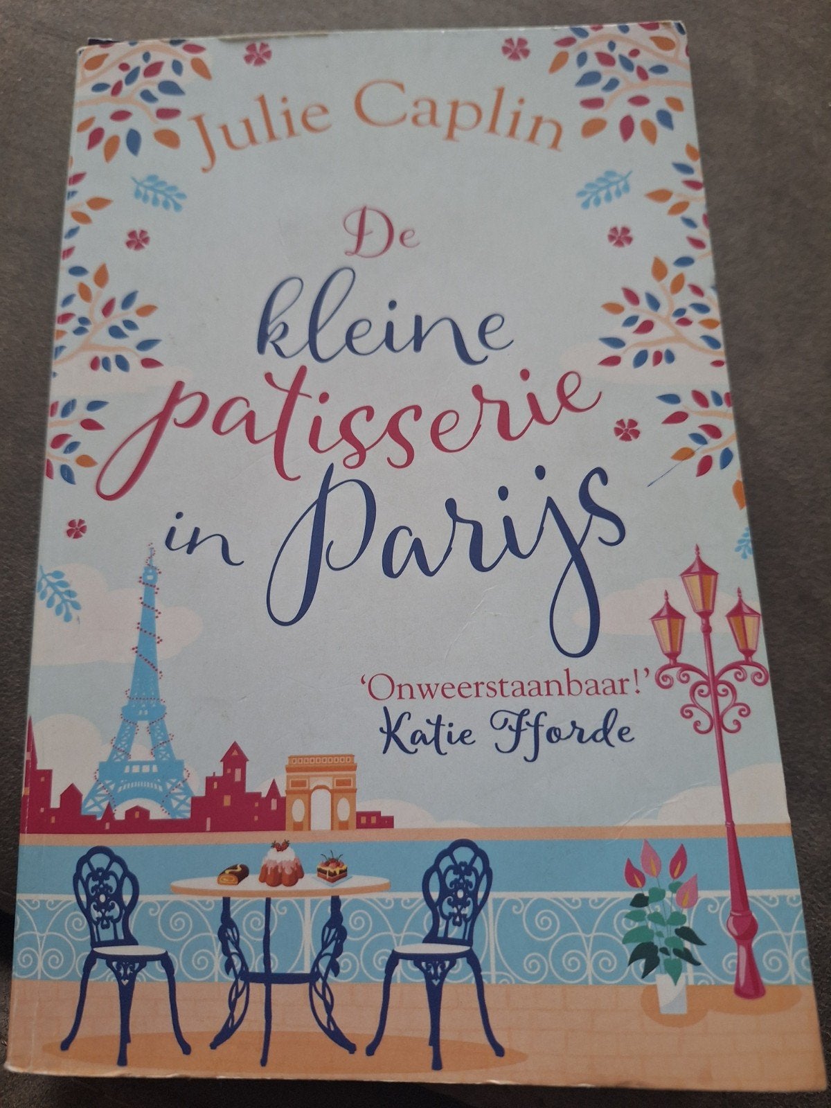 Julie Caplin - De kleine patisserie in Parijs, Ophalen of Verzenden, Gelezen, Julie Caplin, Europa overig