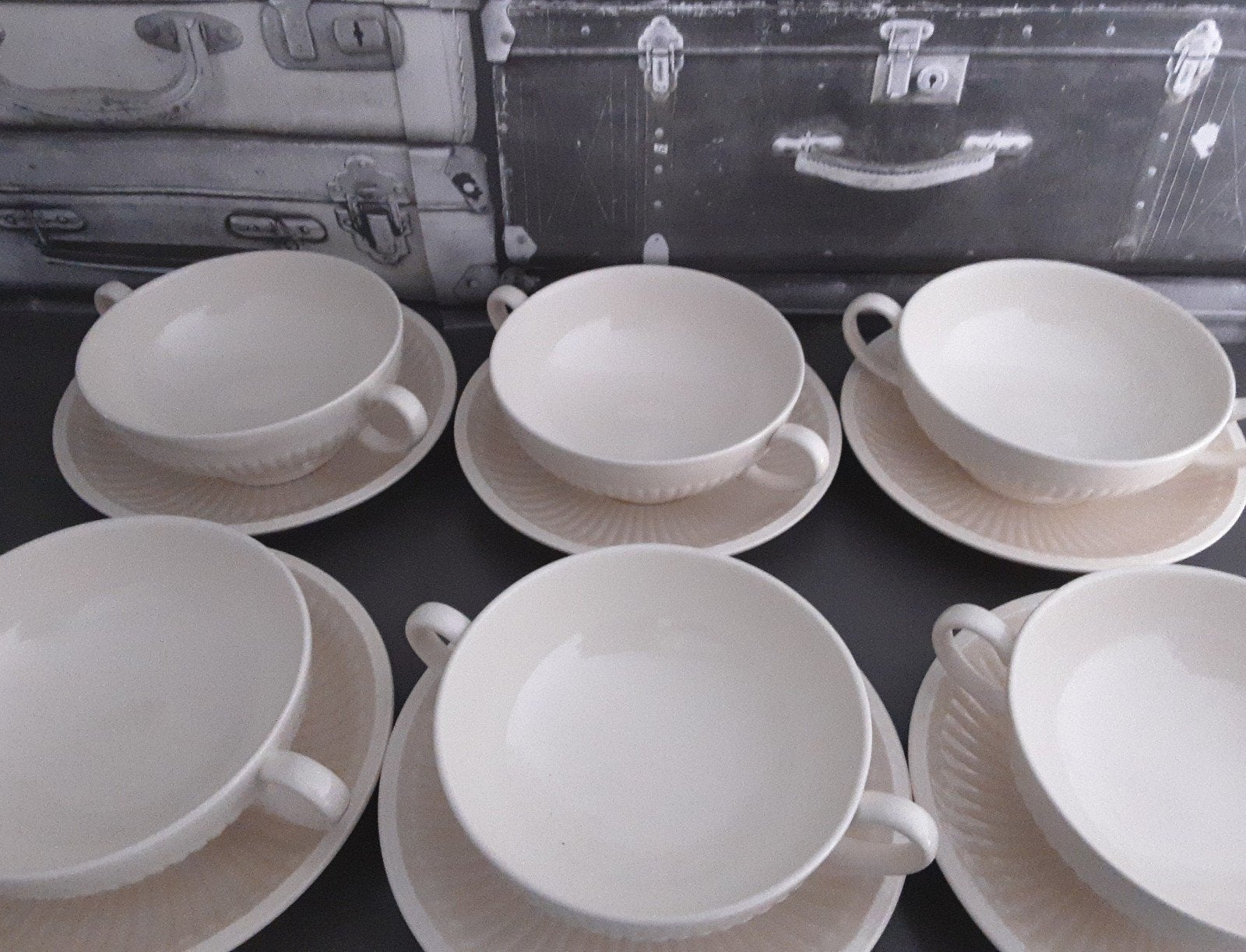 wedgwood Edme soepkommen met schotels in Nieuwstaat, Ophalen, Zo goed als nieuw, Aardewerk, Kop(pen) en/of Schotel(s)