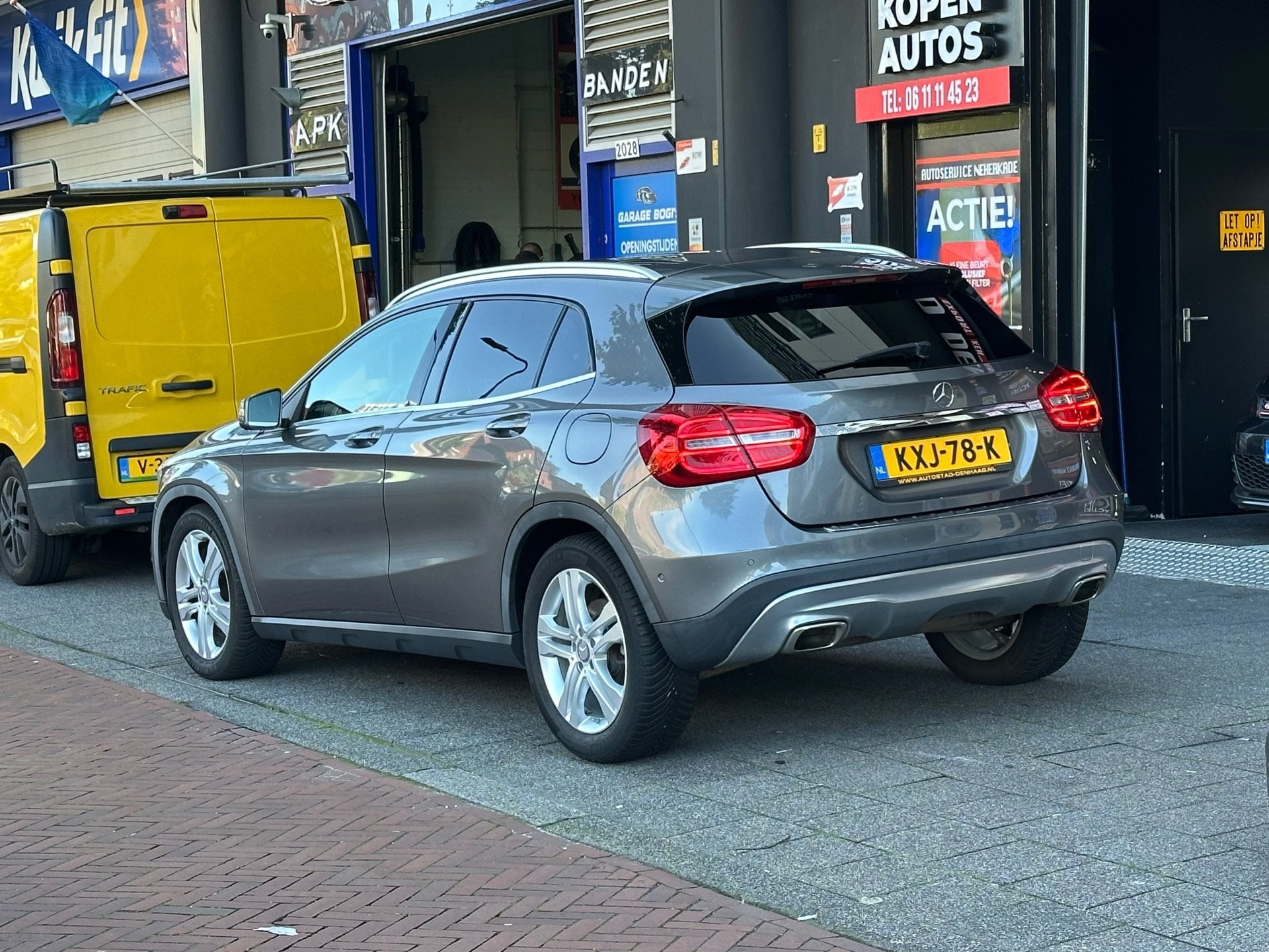 Mercedes-Benz GLA-klasse 200 Edition 1 Automaat Leer Navi Cl, Auto's, Gebruikt, Euro 6, 715 kg, Leder en Stof