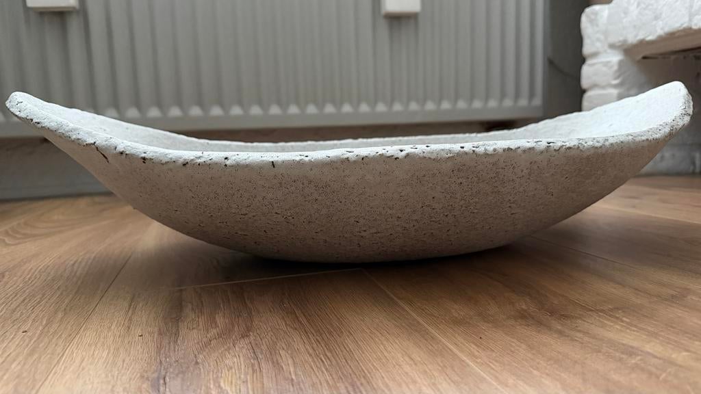 Decoratieve schaal van steen/aardewerk, Huis en Inrichting, Woonaccessoires | Schalen en Manden, Ophalen, Schaal, Zo goed als nieuw