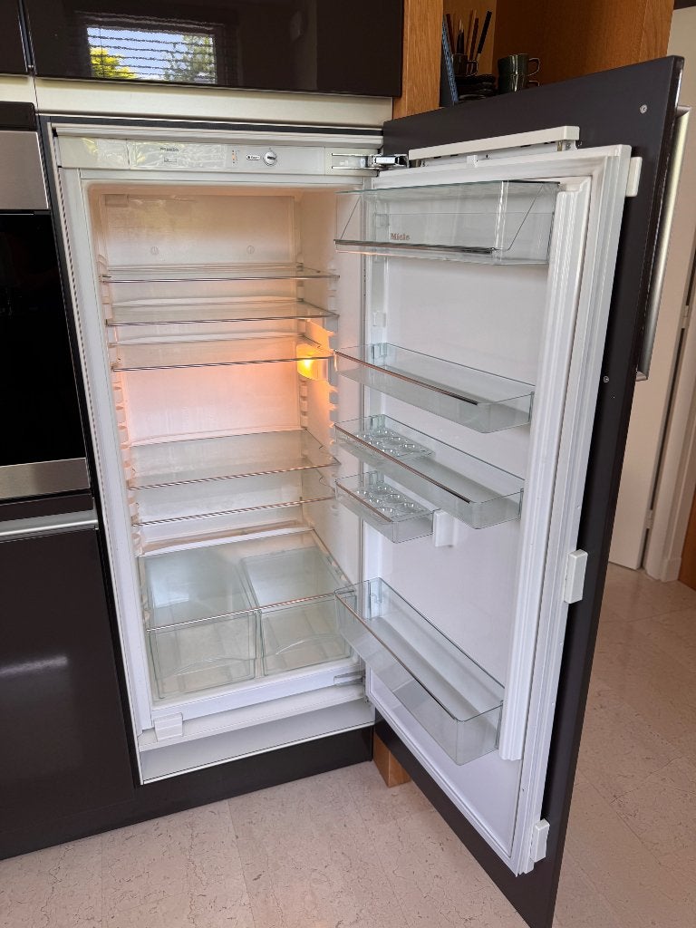 Miele koelkast inbouw+front van Siematic taupe, Ophalen, 120 tot 140 cm, 200 liter of meer, 45 tot 60 cm